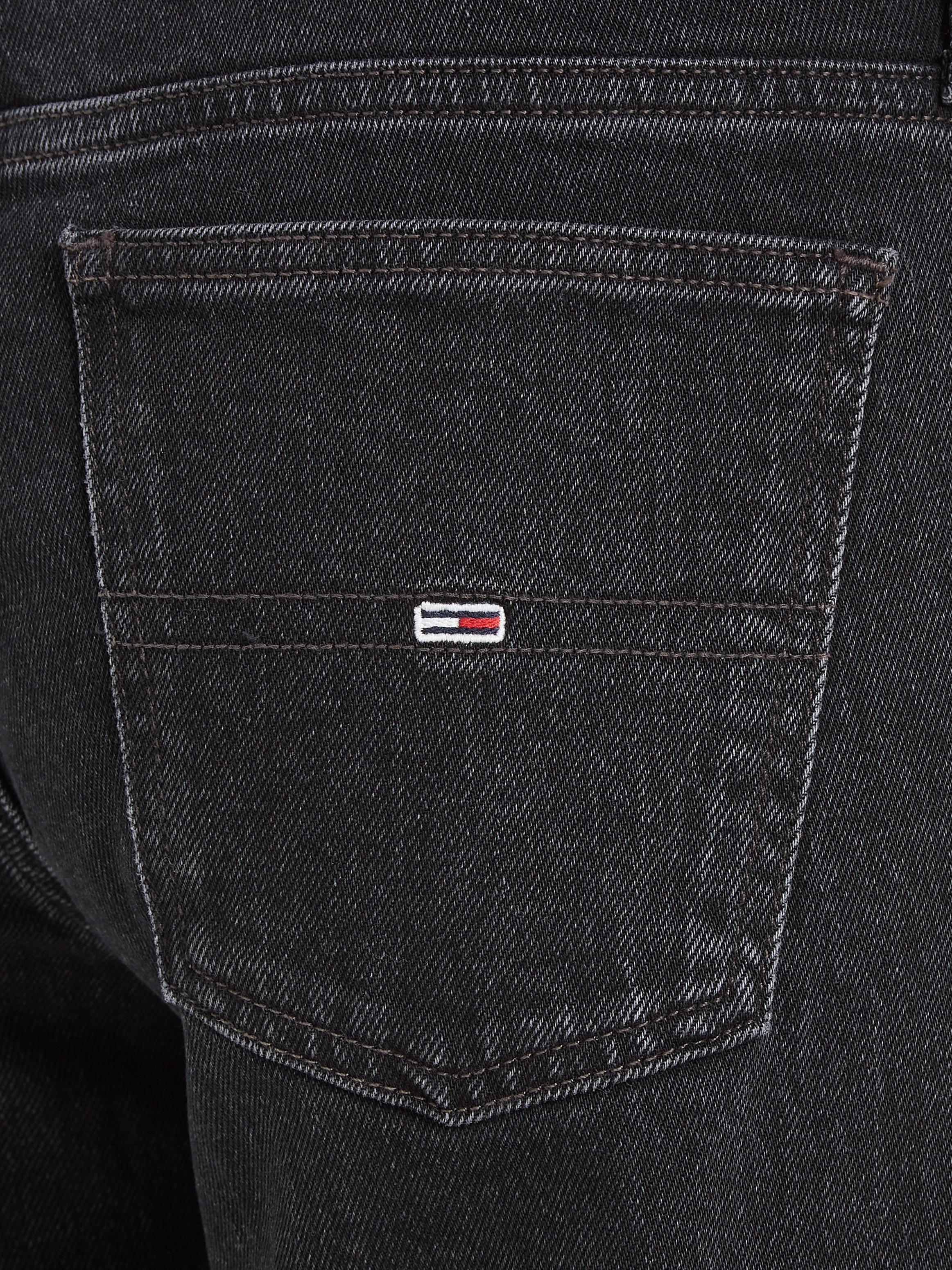 Tommy Jeans Schlagjeans, mit Tommy Logobadge ♕ bei Jeans