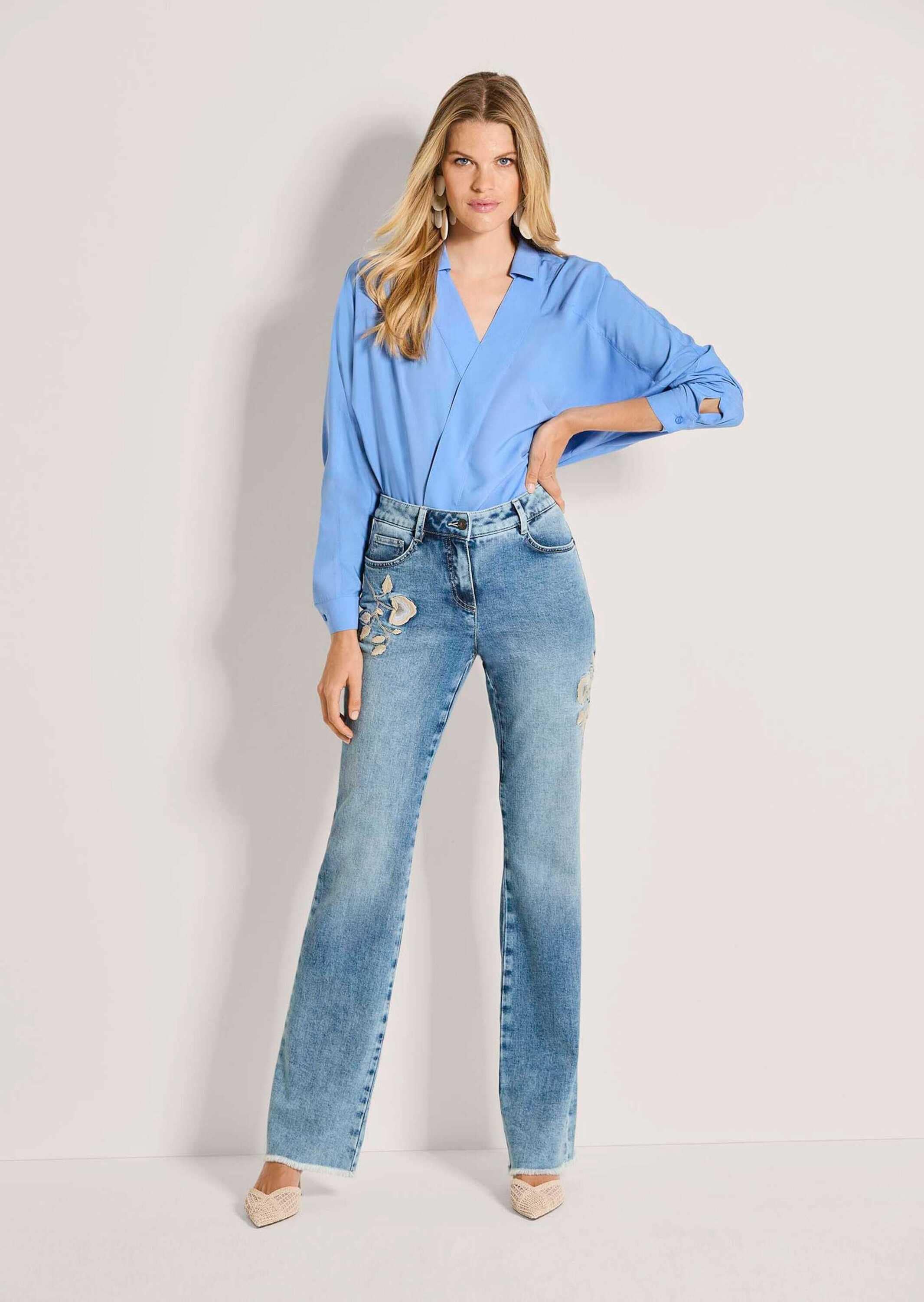 MADELEINE Regular-fit-Jeans »Jeans Bootcutjeans mit floraler Stickerei«