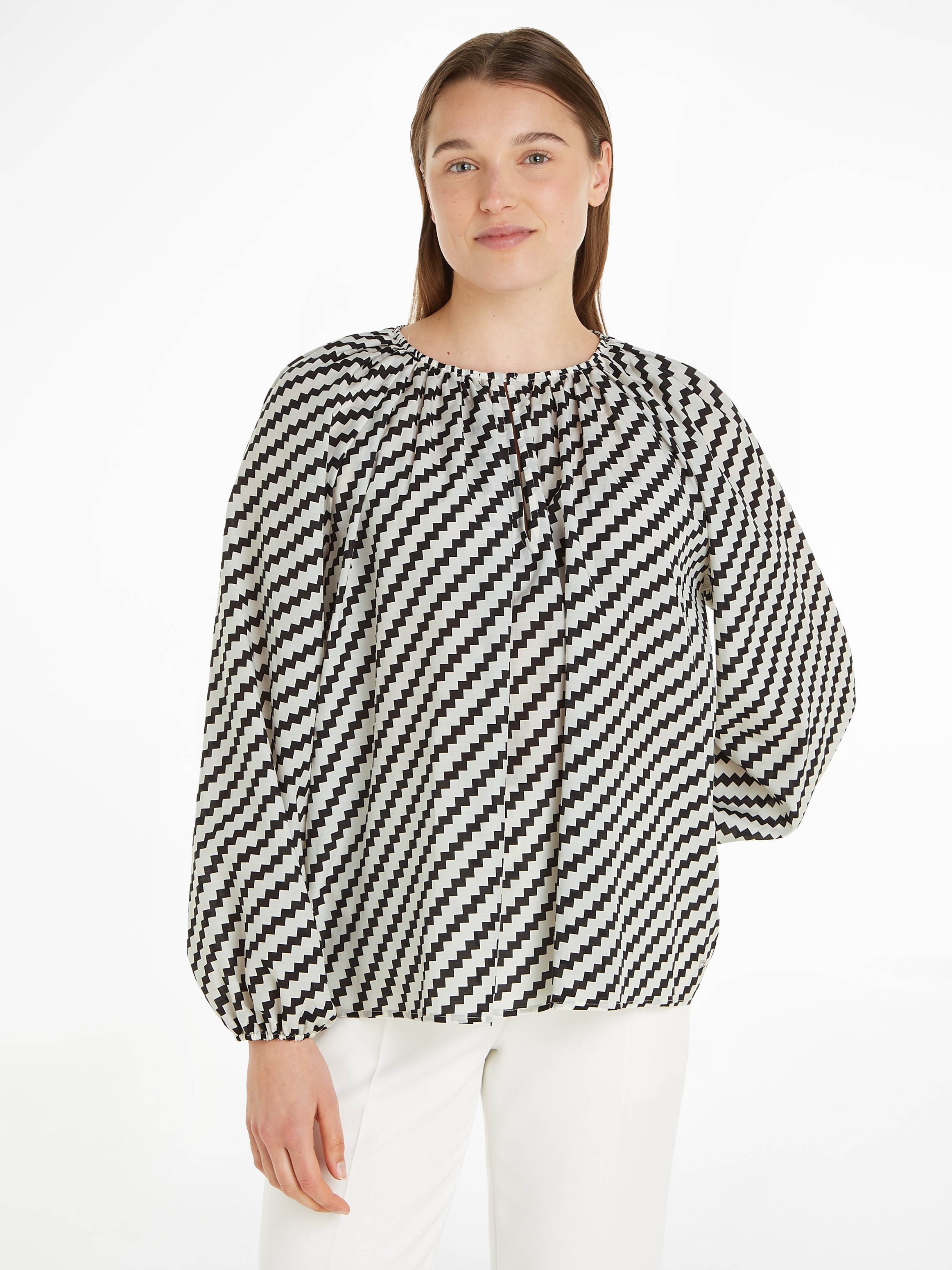 Blusentop »ZIGZAG GATHERED BLOUSE LS«, mit Logopatch