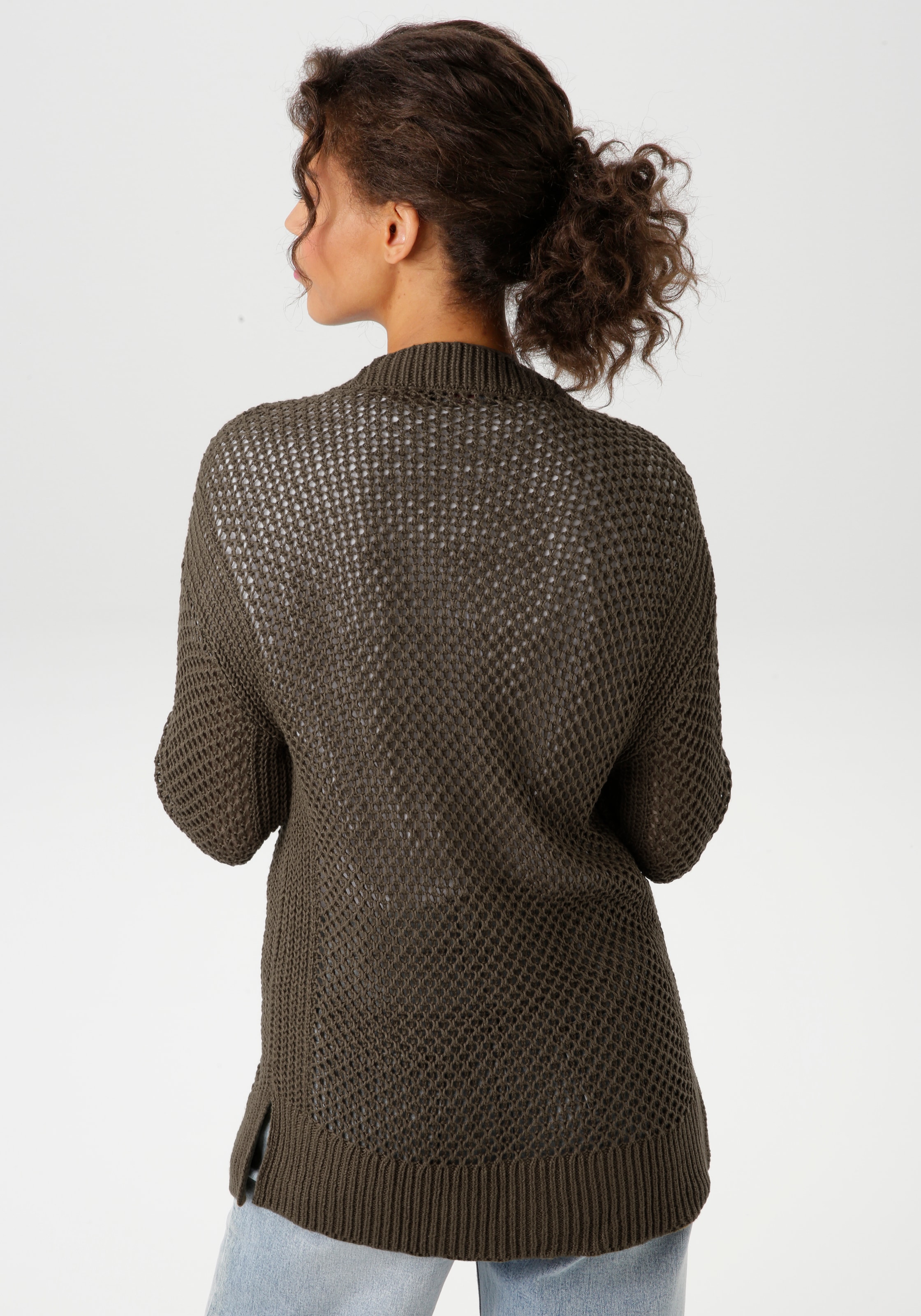 Aniston CASUAL Strickjacke, mit trendigem Lochstrick-Muster