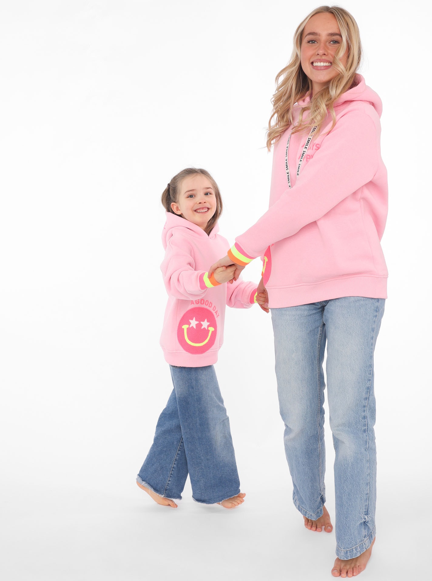 Zwillingsherz Hoodie »Always Happy«, Smiley aus Frottee, Neon-Details, Kapuze, Langarm