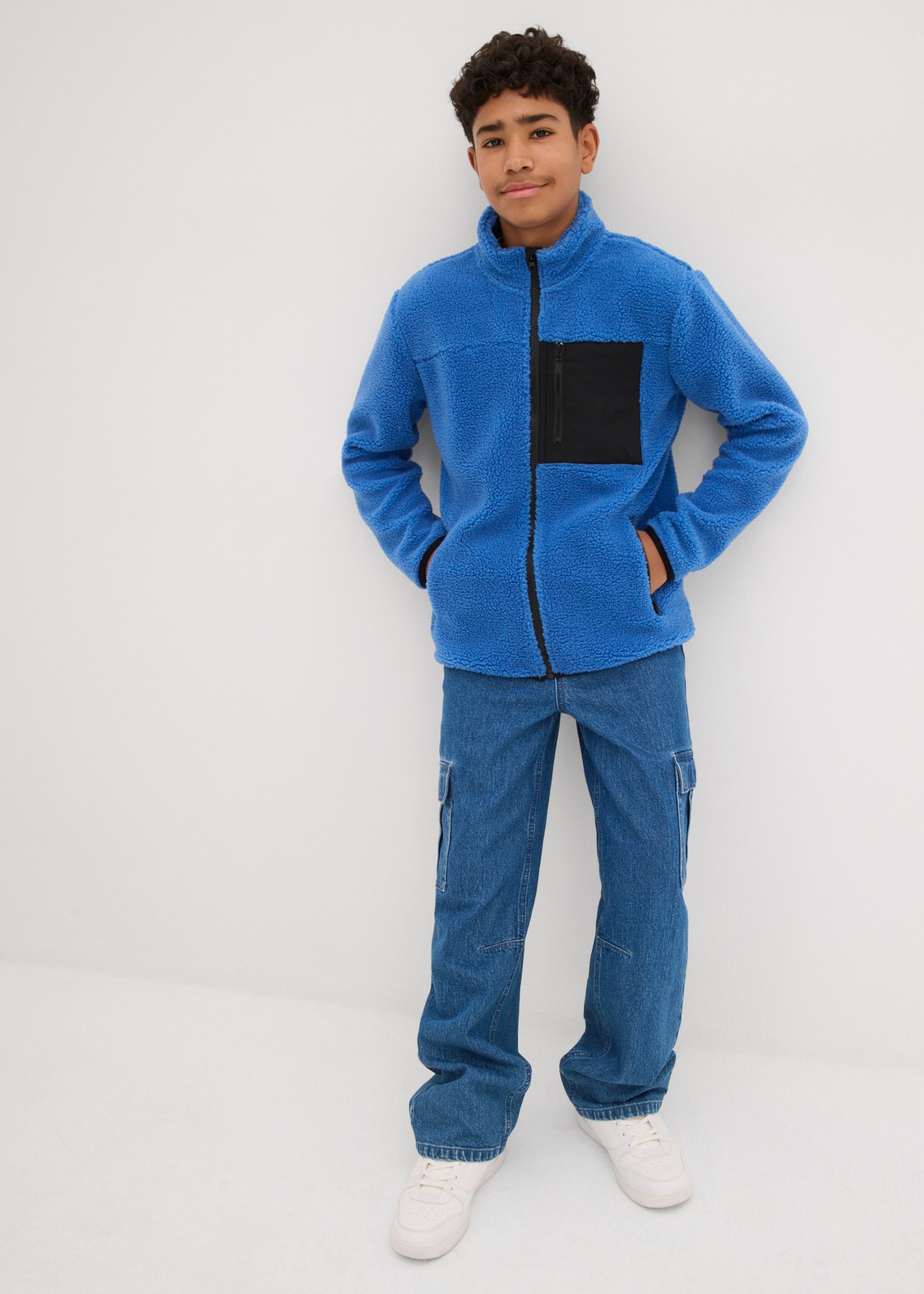 bonprix Fleecejacke für Jungen, mit Kontrastdetails, aus Teddy-Fleece