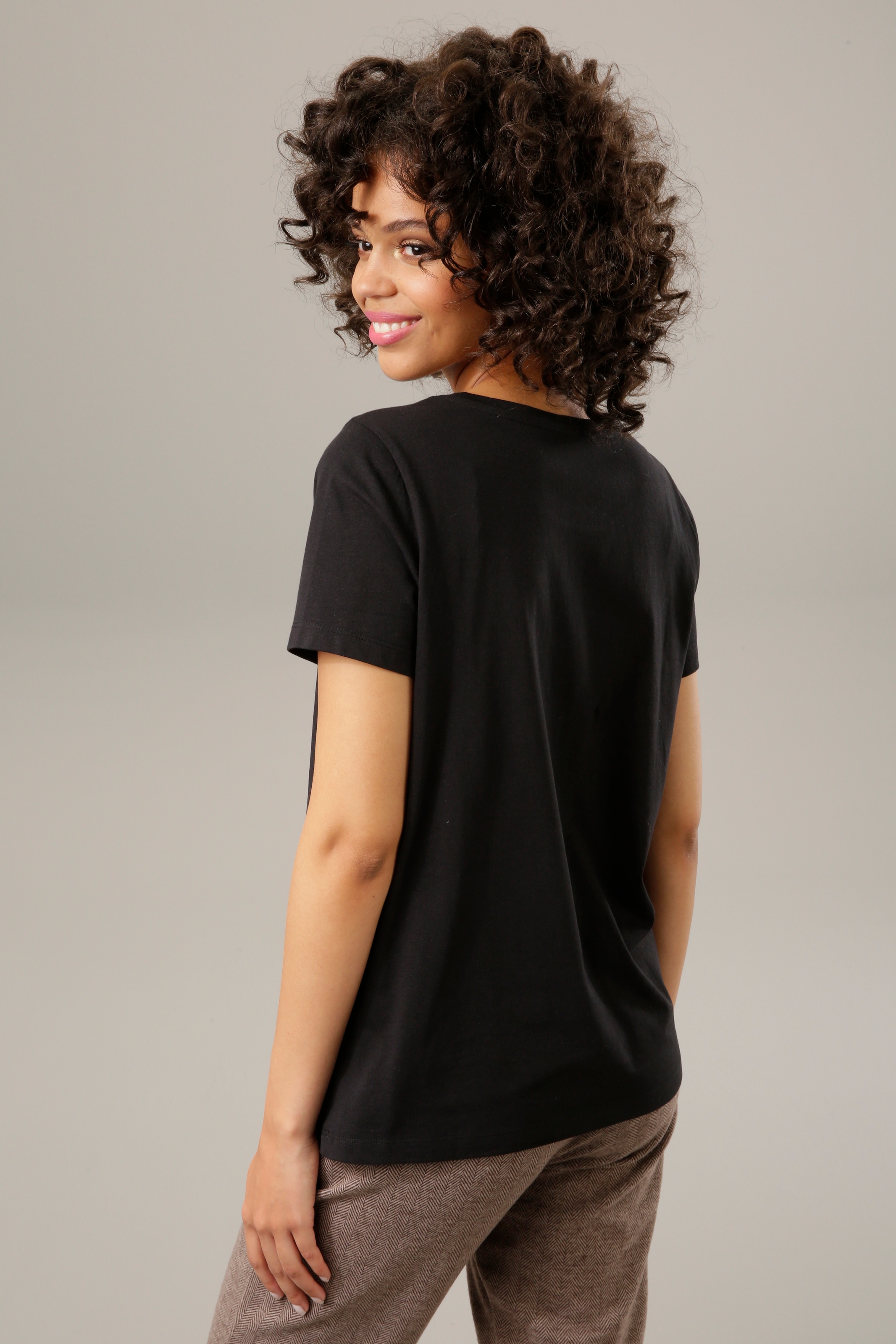 Aniston CASUAL T-Shirt, mit Bärchen-Frontdruck verzierter NEUE KOLLEKTIOM - bei Glanznieten ♕