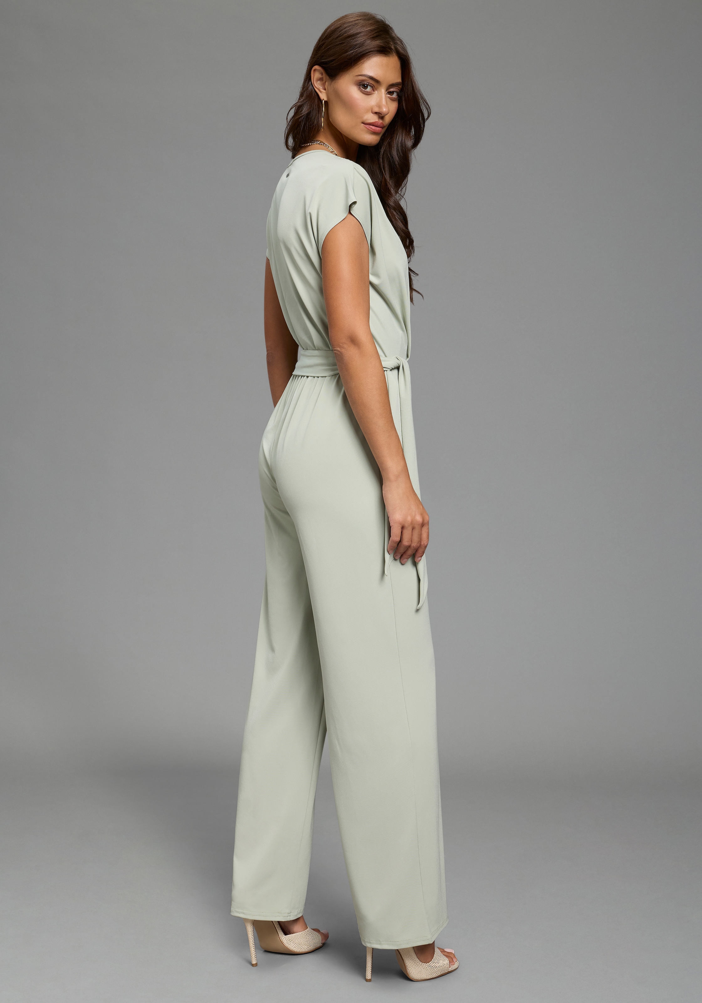 Laura Scott Jumpsuit mit Wickeloptik und Gürtel, aus elastischem Jersey-Material