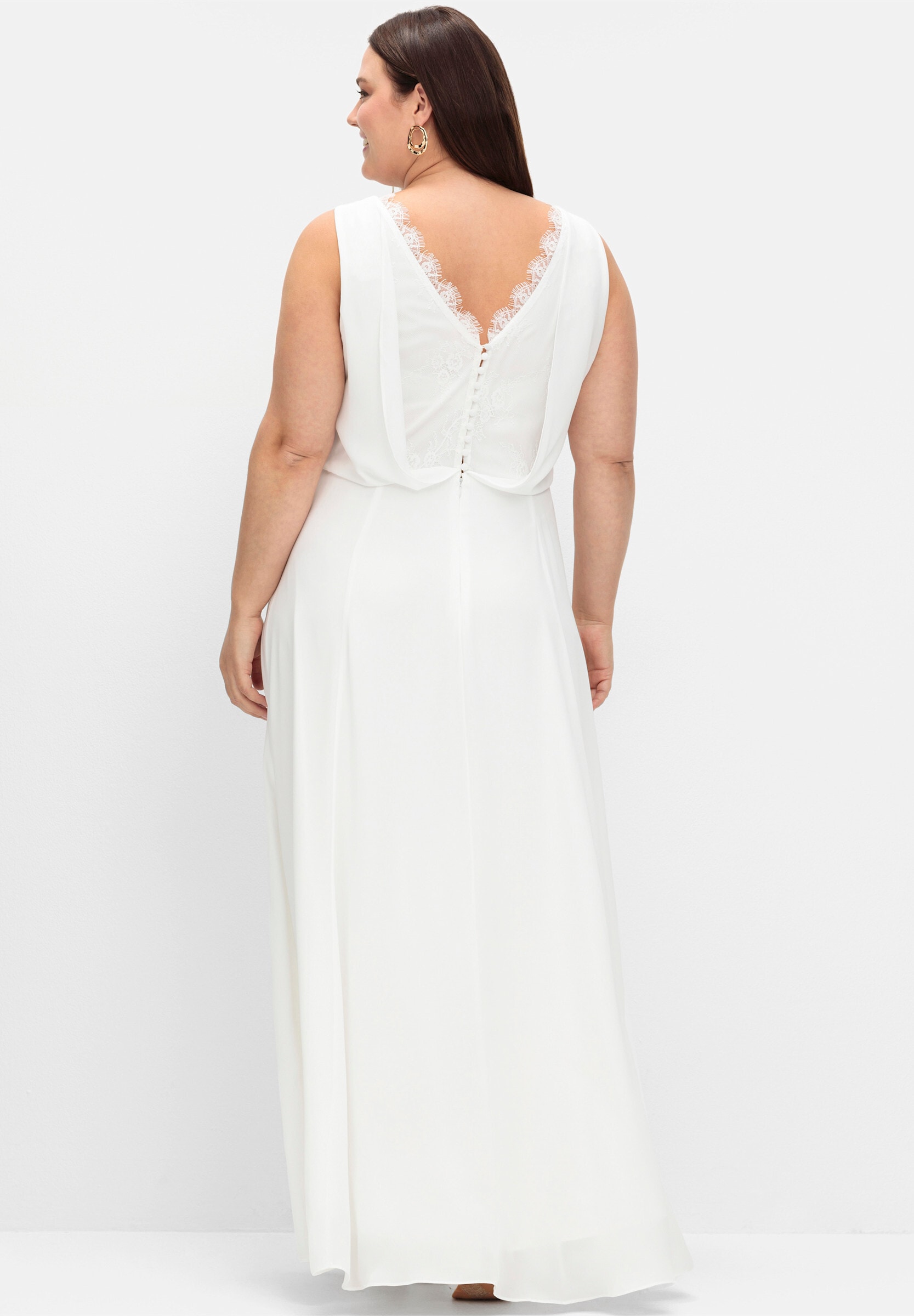 Sheego Maxikleid »Abendkleid Hochzeitskleid aus Georgette, mit Muschelsaum-Spitze« Ohne Tasche mit floraler Spitze und Chiffon