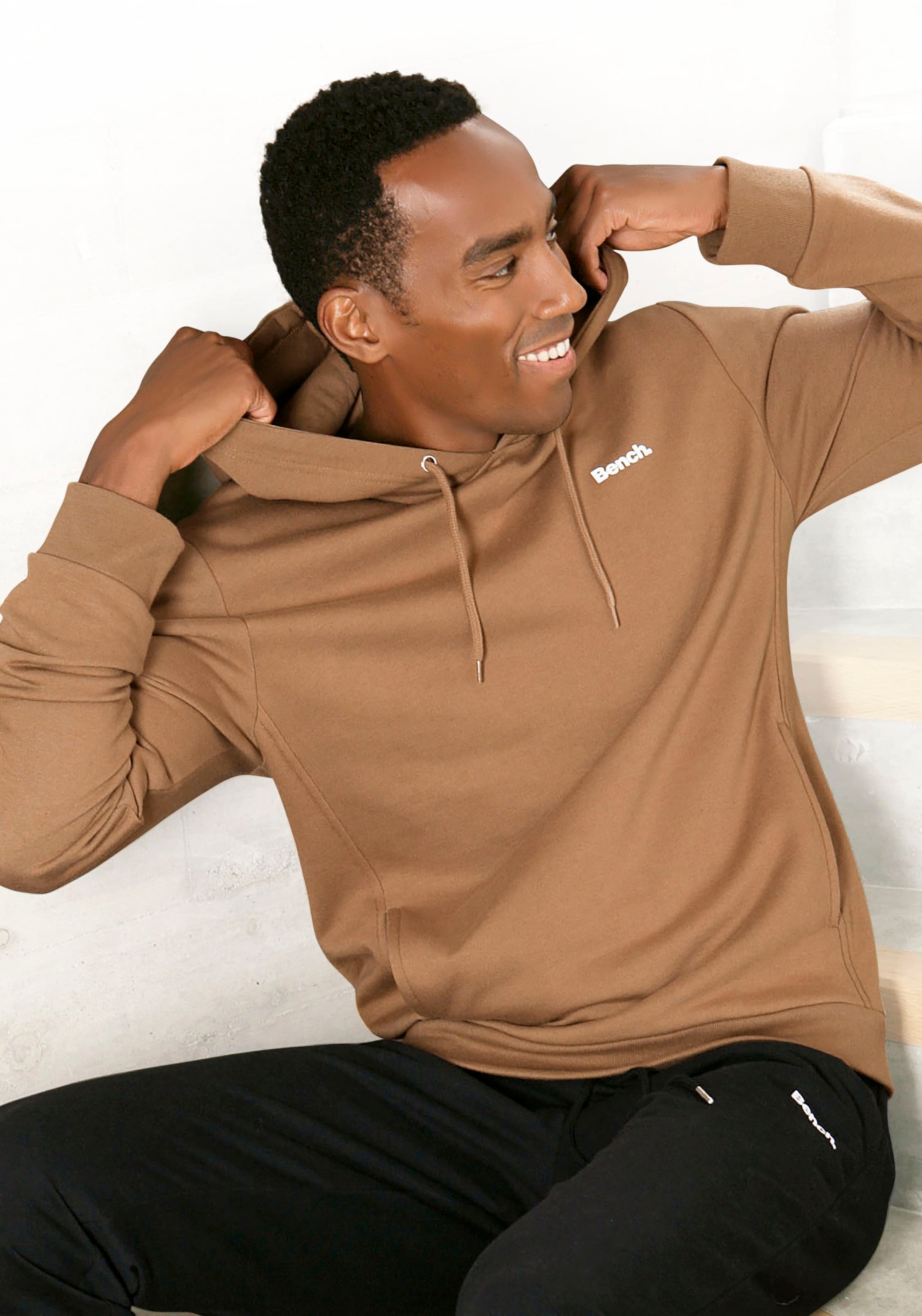 Bench. Loungewear Hoodie , Sweatshirt mit Kapuze und seitlichen Taschen, Baumwollmischung
