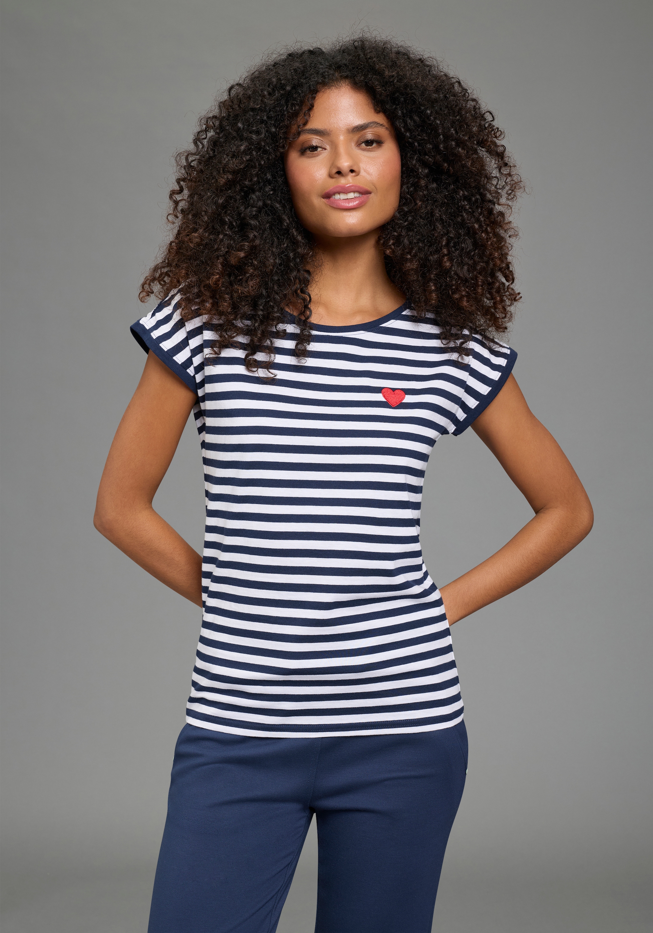 AJC Rundhalsshirt figurumspielende Passform, Rundhalsausschnitt mit Blende