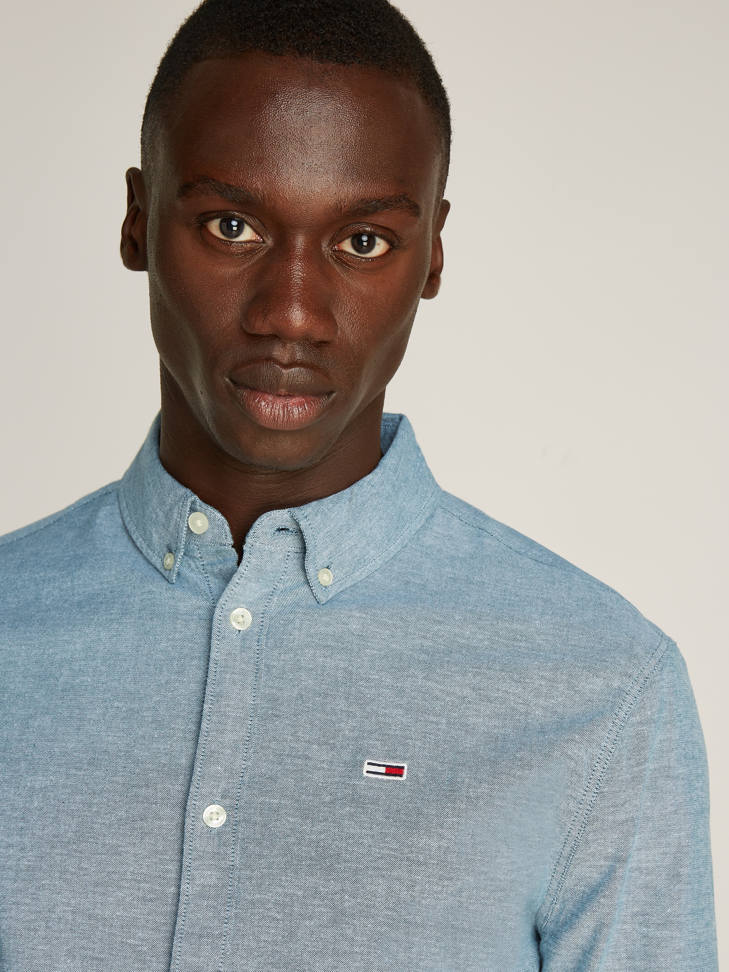 Tommy Jeans Langarmhemd »TJM Slim Stretch Oxford Shirt«, mit Flaglabel auf der Brust