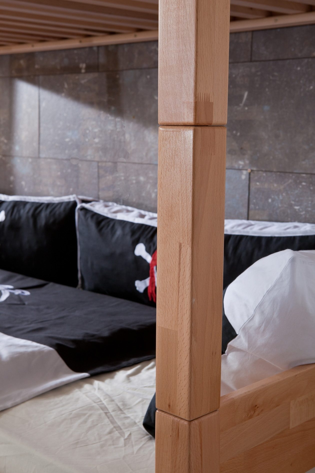 Relita Etagenbett »Stefan«, inkl. Rolllattenrost, mit Leiter u. Absturzschutz, Textil-Set, Buche