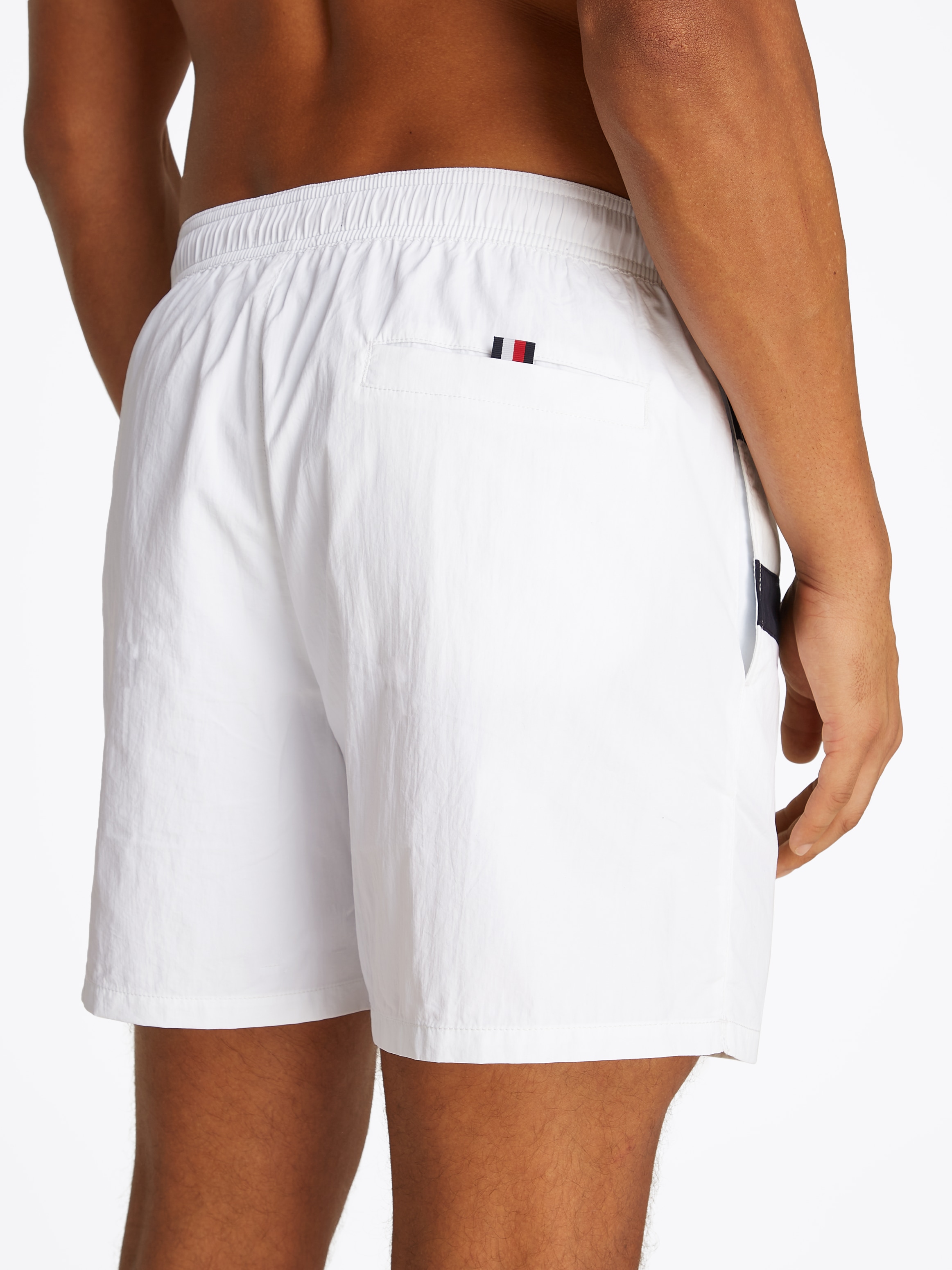 Tommy Hilfiger Swimwear Badeshorts »MEDIUM DRAWSTRING«, mit großem Logo
