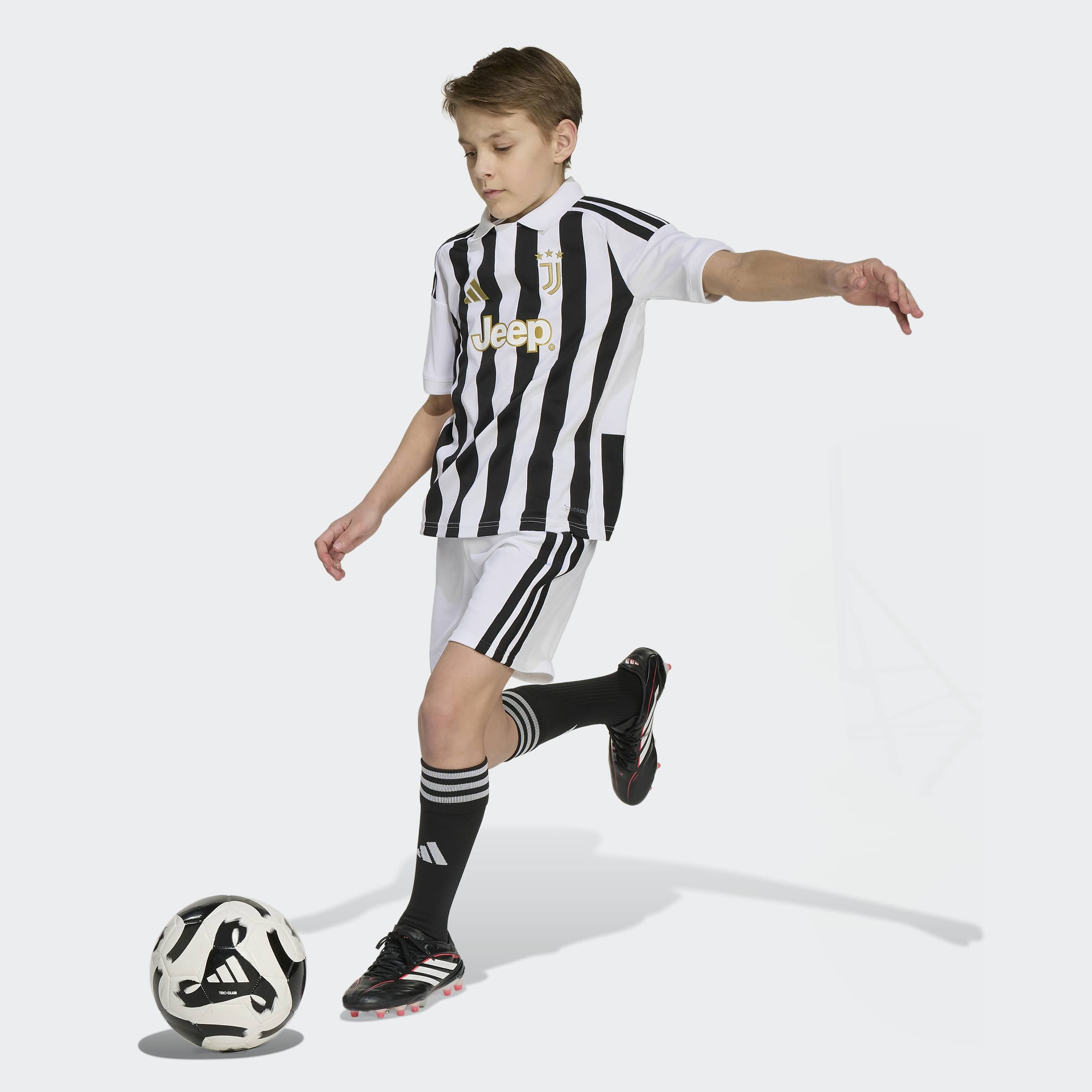 adidas Performance Fußballtrikot »JUVENTUS TURIN 26/27 KIDS HEIMTRIKOT« mit Climacool Technologie, mit traditionellem Kragen, mit 3-Streifen