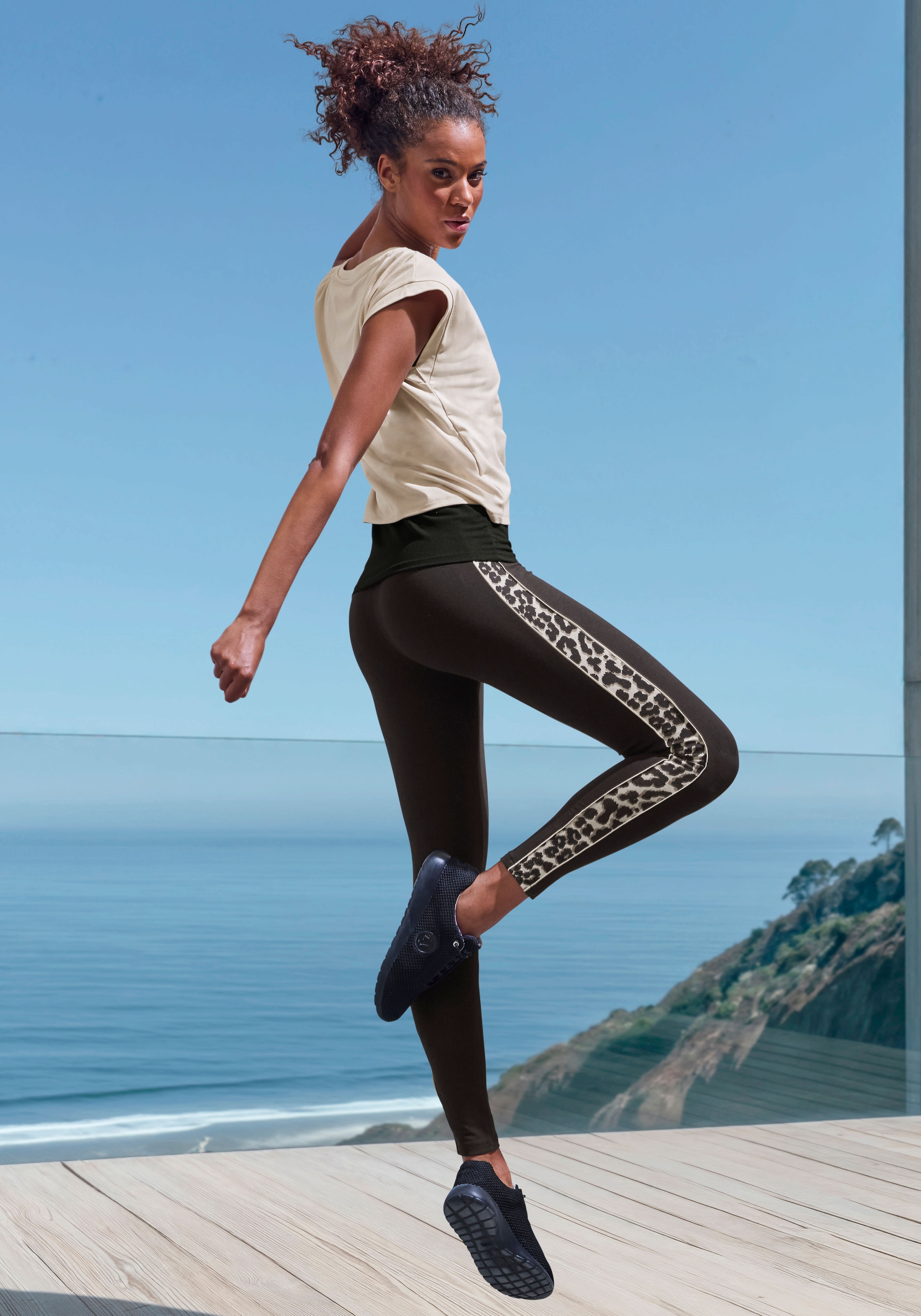 LASCANA ACTIVE Layershirt, 2 in 1 T-Shirt im Layer-Design