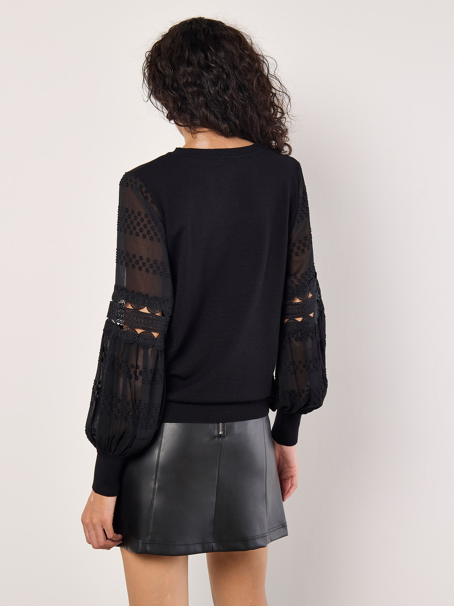 Apricot Rundhalspullover »Pullover mit kontrastierenden Ärmeln« mit Spitze