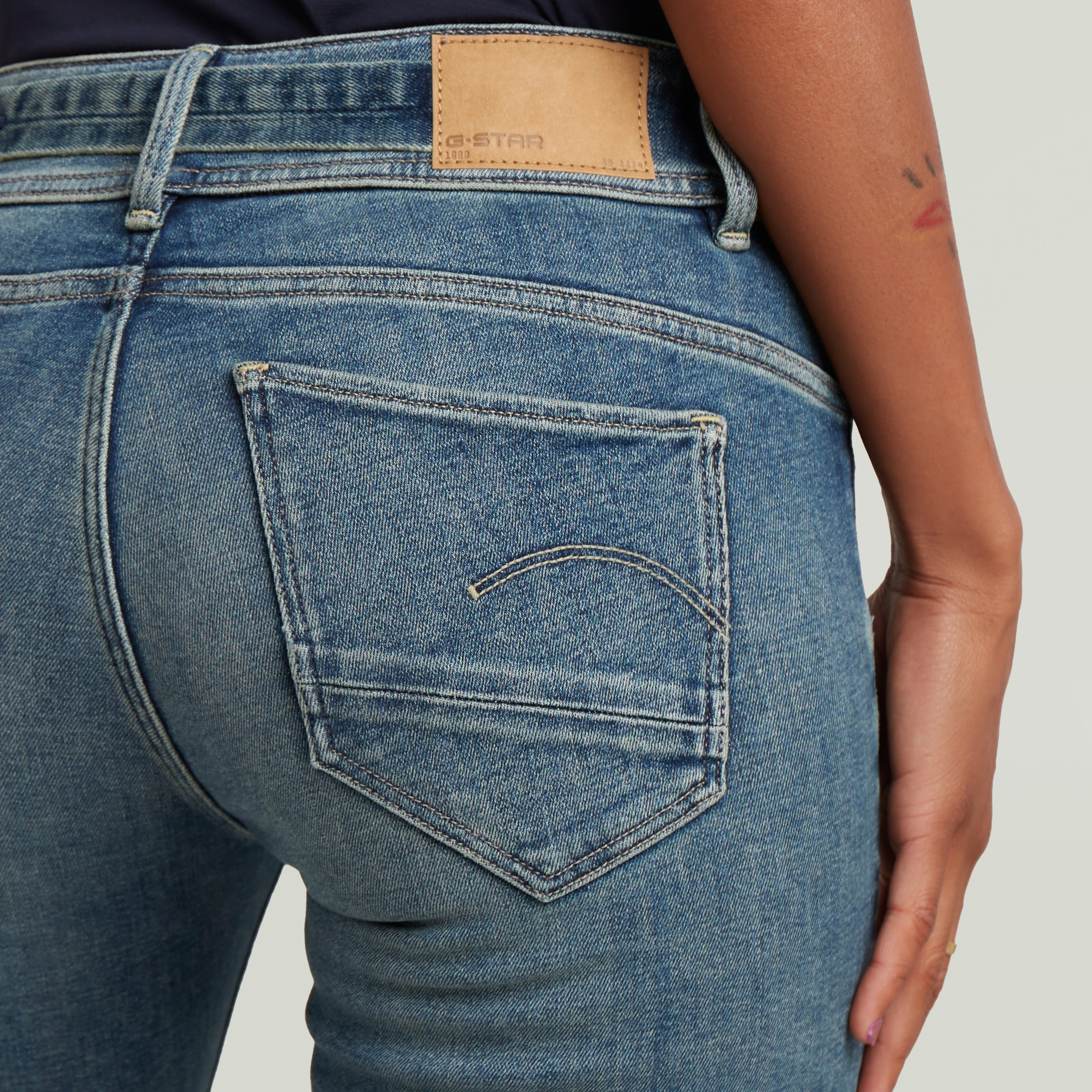 G-STAR Straight-Jeans »Midge« 5-Pocket-Design mit markanten Steppnähten