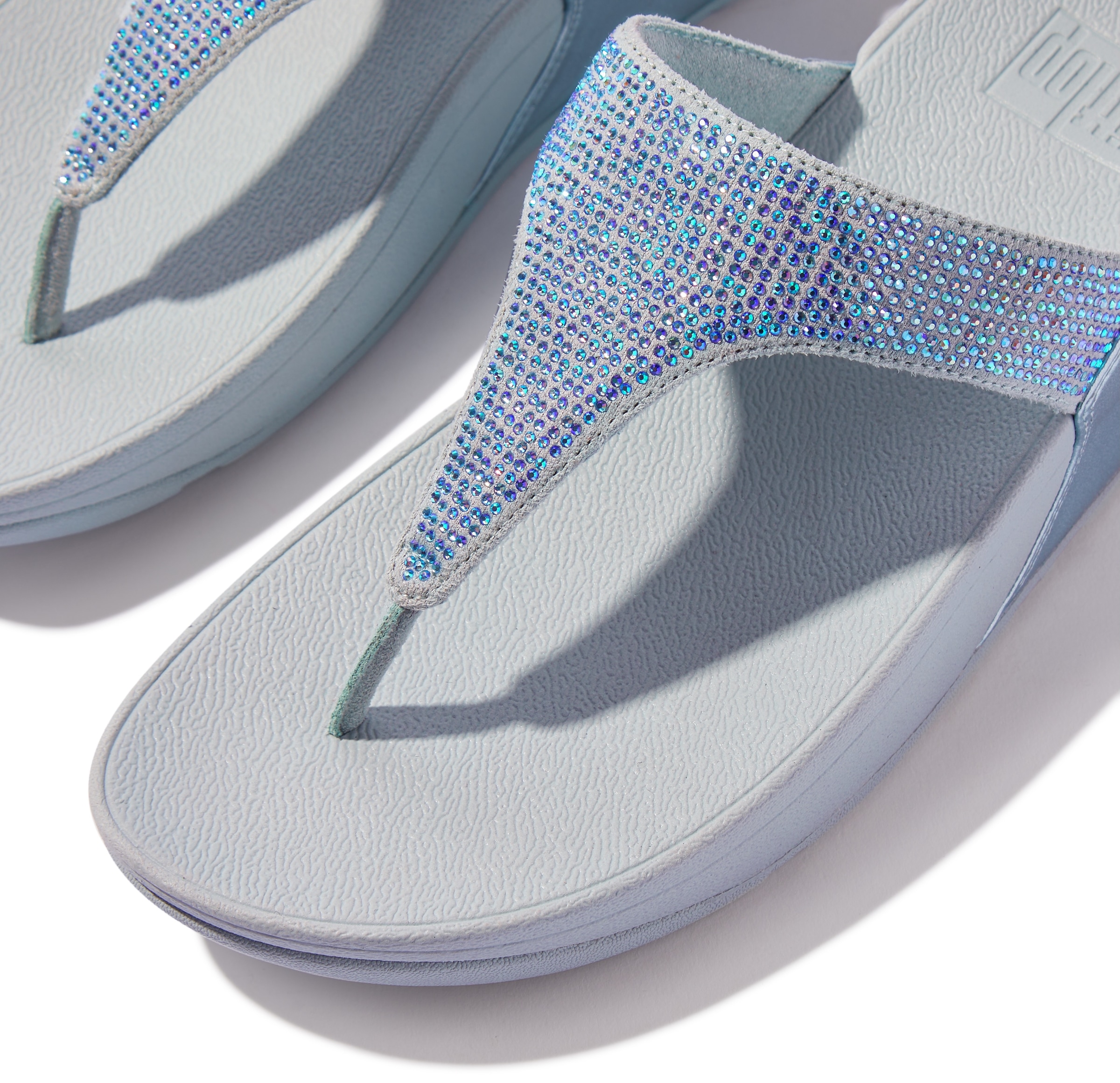 Fitflop Dianette »LULU CRYSTAL EMBELLISHED TOE-POST SANDALS - HOTFIX«, Keilabsatz, Sommerschuh, Zehentrenner mit weichem Zehensteg