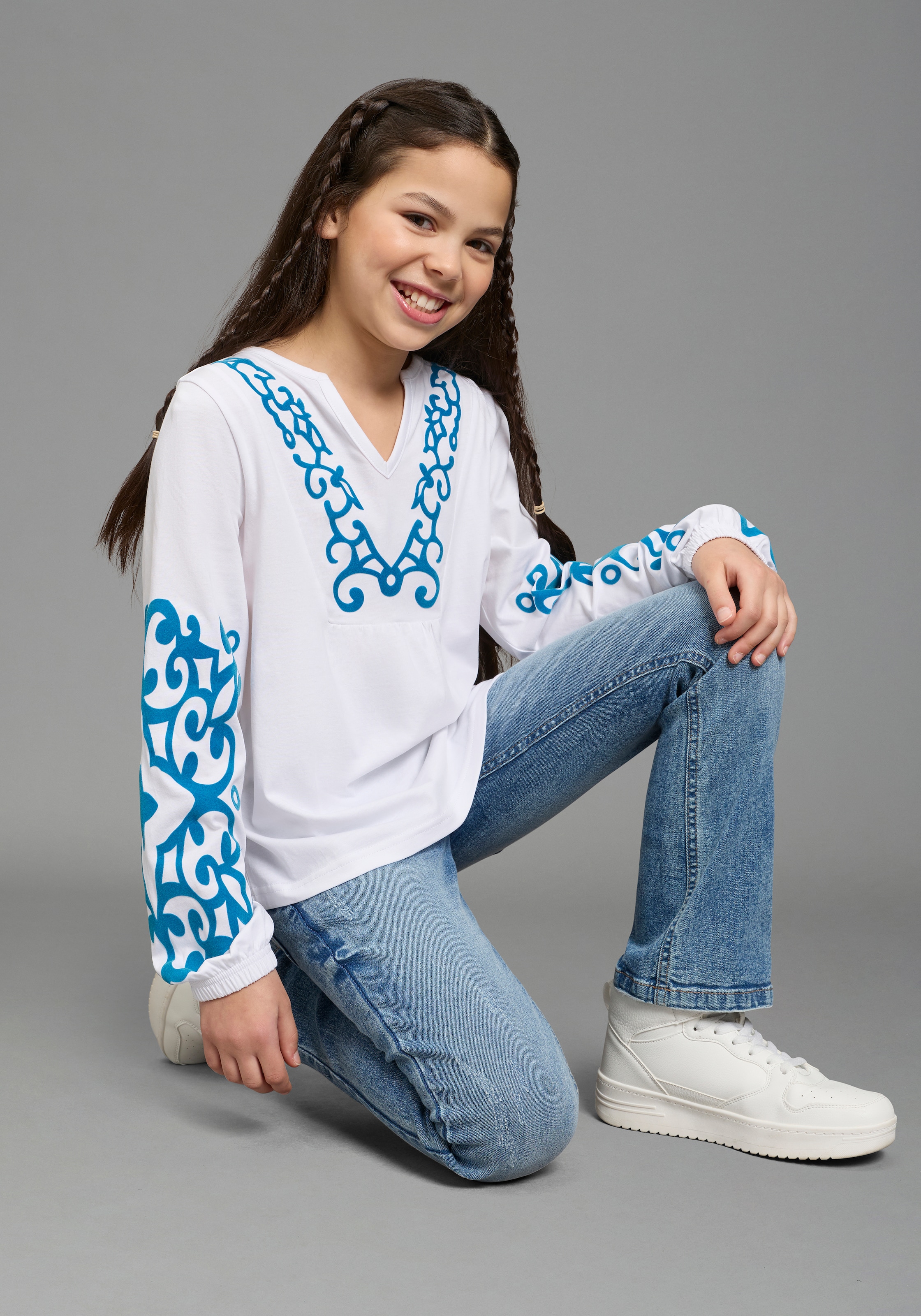 KangaROOS Langarmshirt »Kangaroos Tunika-Shirt mit aufwendigem Druck« mit V-Ausschnitt, Ärmel mit innenliegendem Gummizug, aus Baumwolle