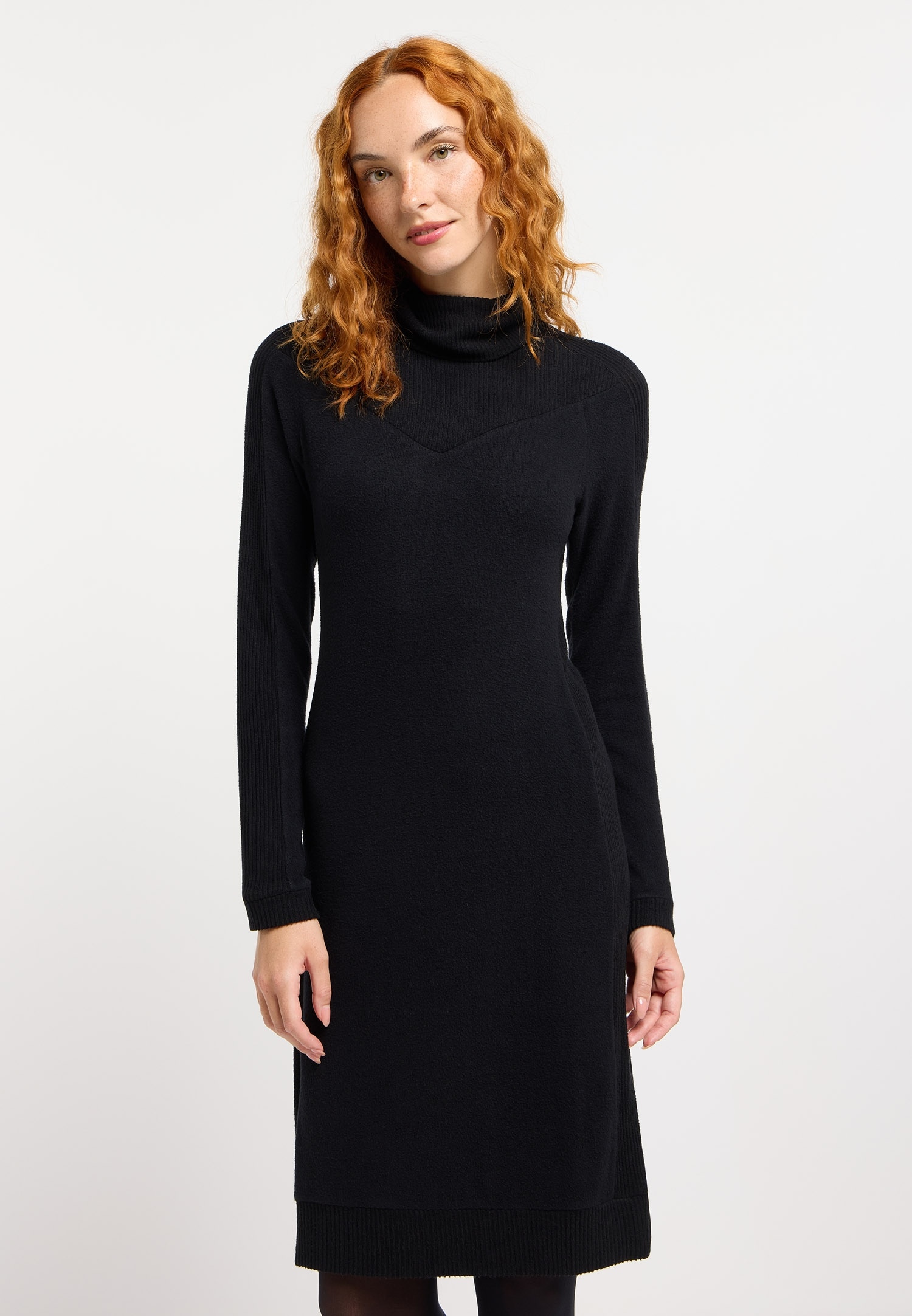 Ragwear Strickkleid »PEONA« Label-Applikation am Saum für den unverkennbaren ragwear-Look