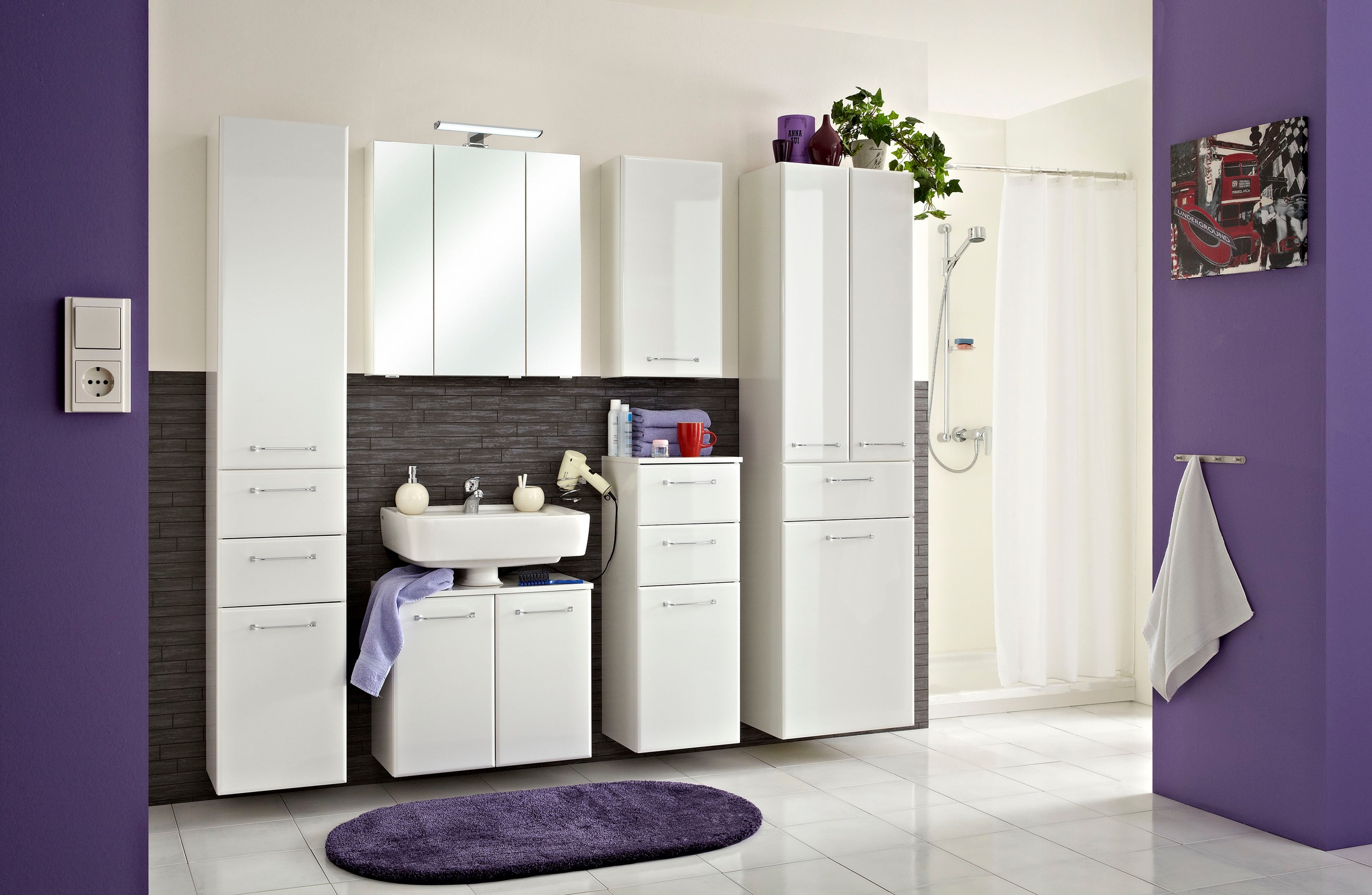 Saphir Spiegelschrank »Quickset Badschrank, 3 Spiegeltüren, 6 Einlegeböden, 65 cm breit«, inkl. LED-Beleuchtung, Türdämpfer, Schalter-/Steckdosenkombination
