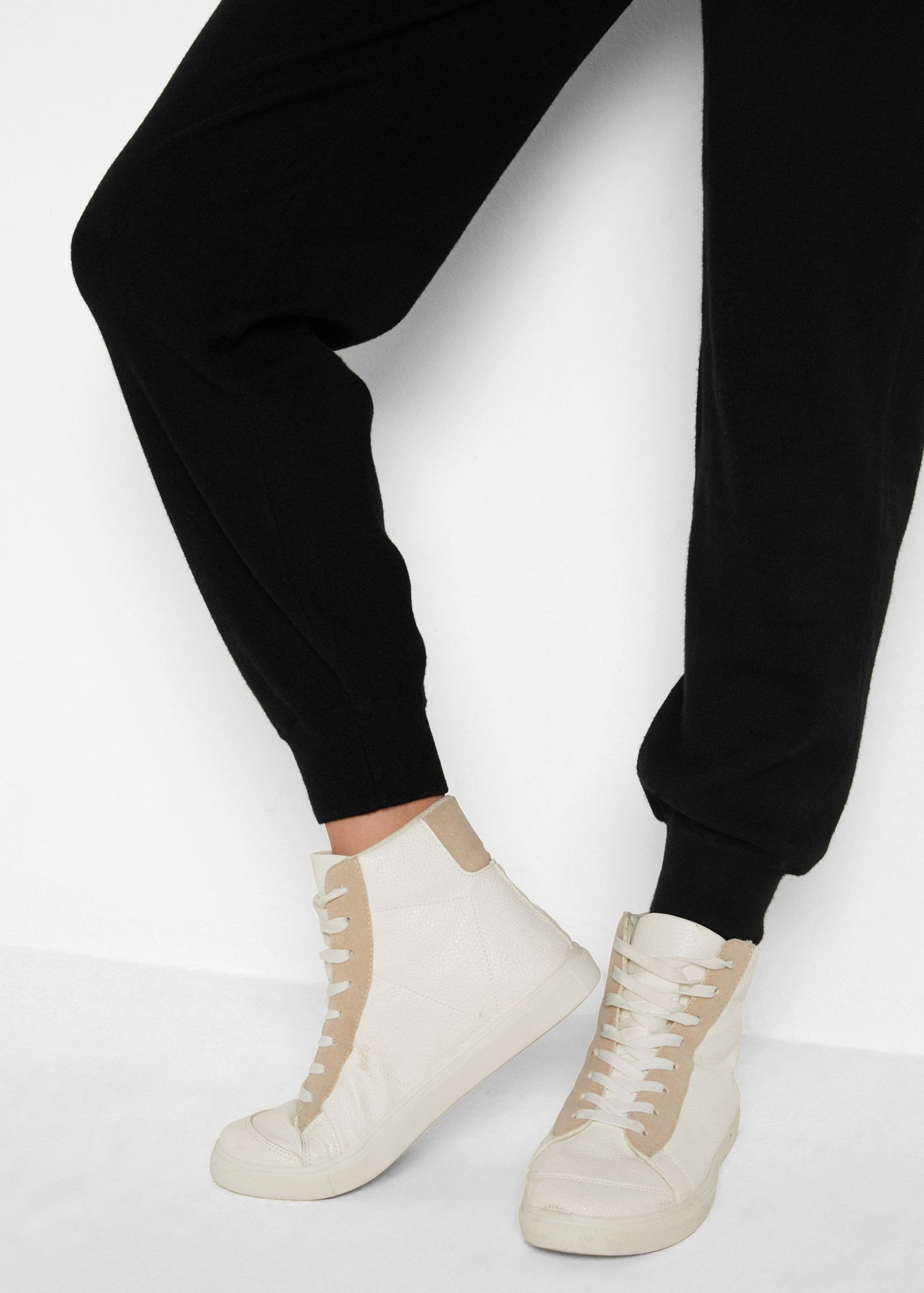 bonprix Umstandshose »Umstandshose aus weichem Strick«  aus weichem Strickmaterial, mit elastischen Rippbündchen am Saum