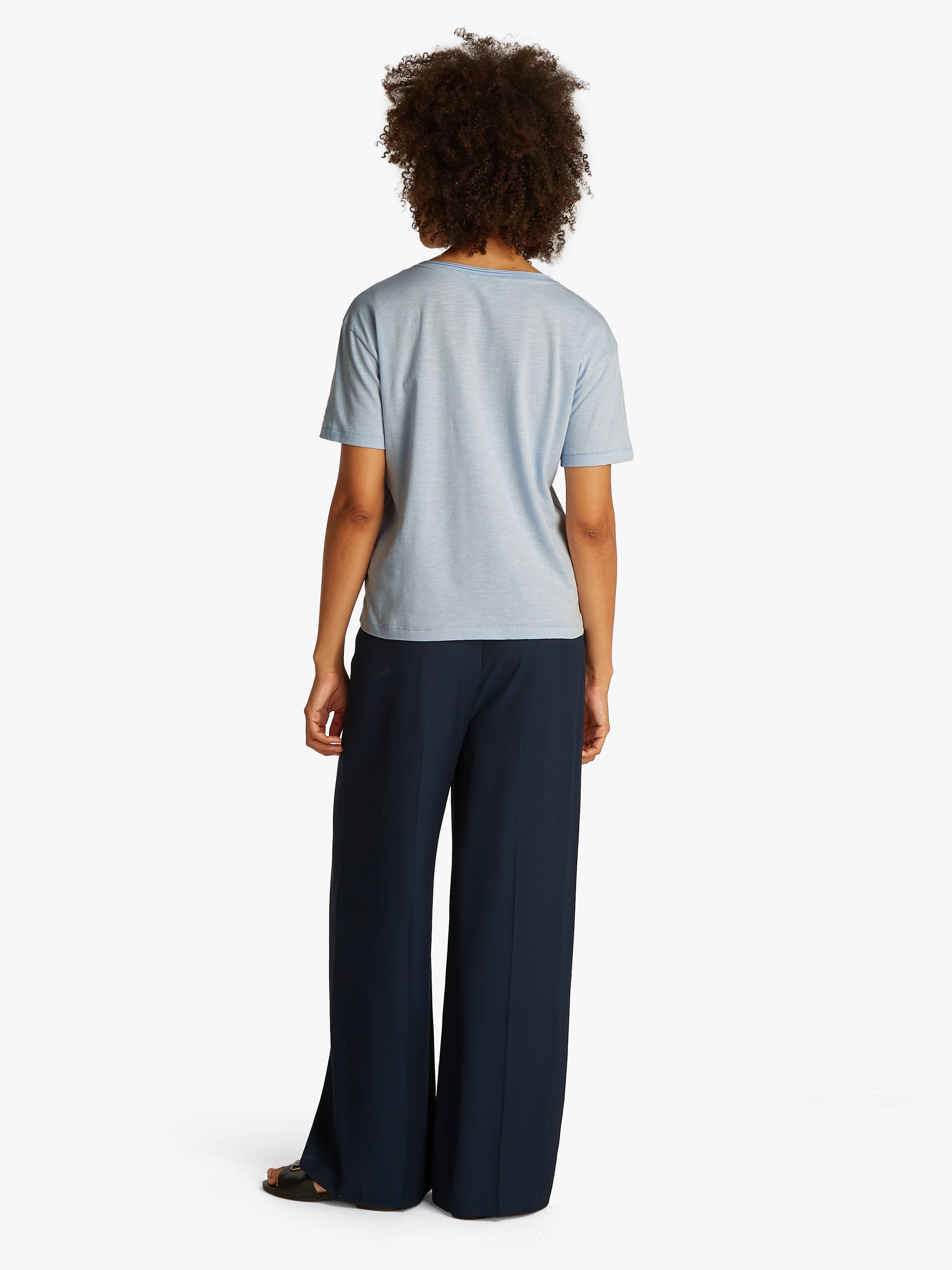 Tommy Hilfiger T-Shirt »SLUB CROP V-NK SS«, mit offener Kante, mit Logostickerei