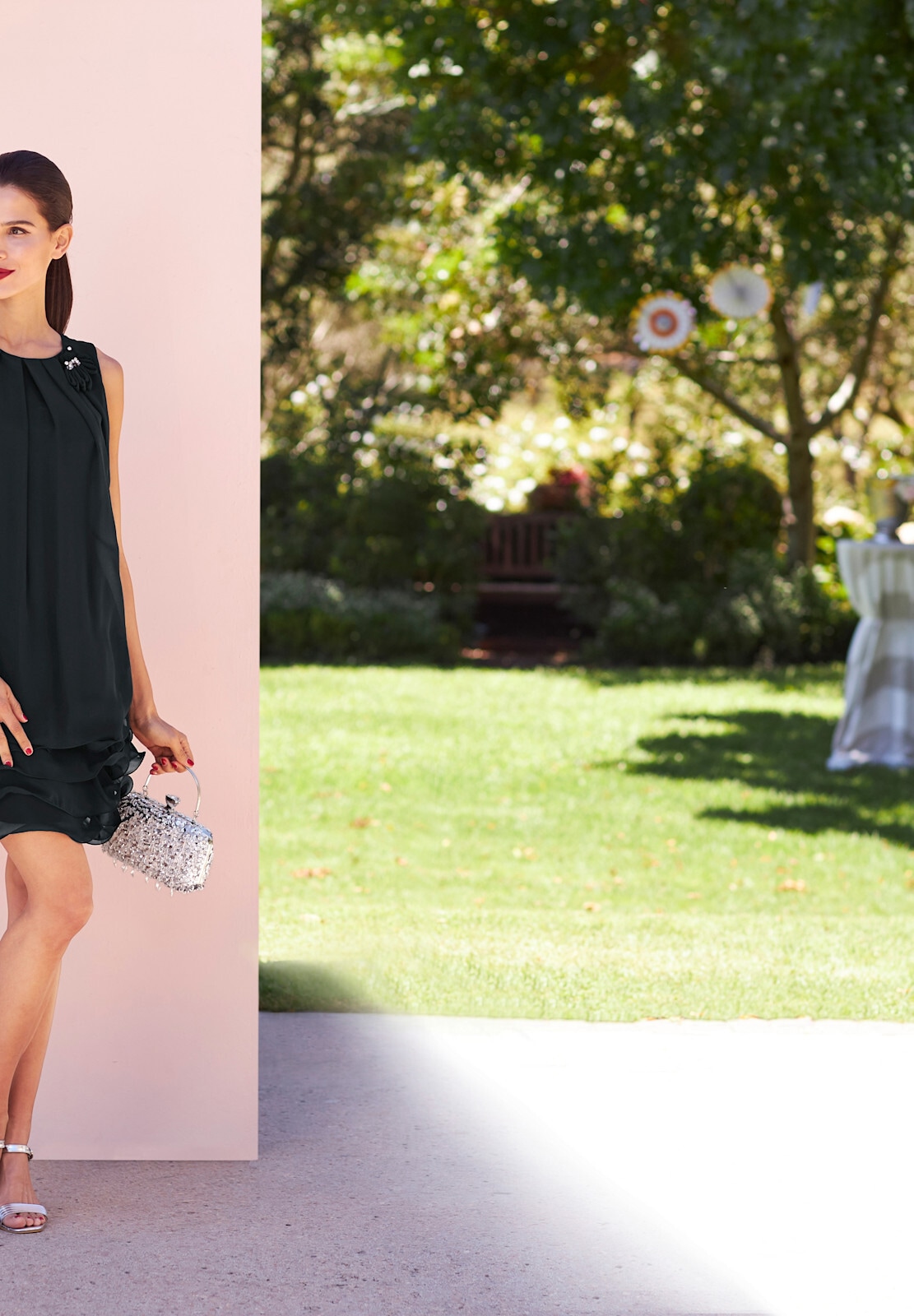 heine Latzkleid »Cocktailkleid Cocktailkleid mit Rüschen am Saum« Ohne Taschen