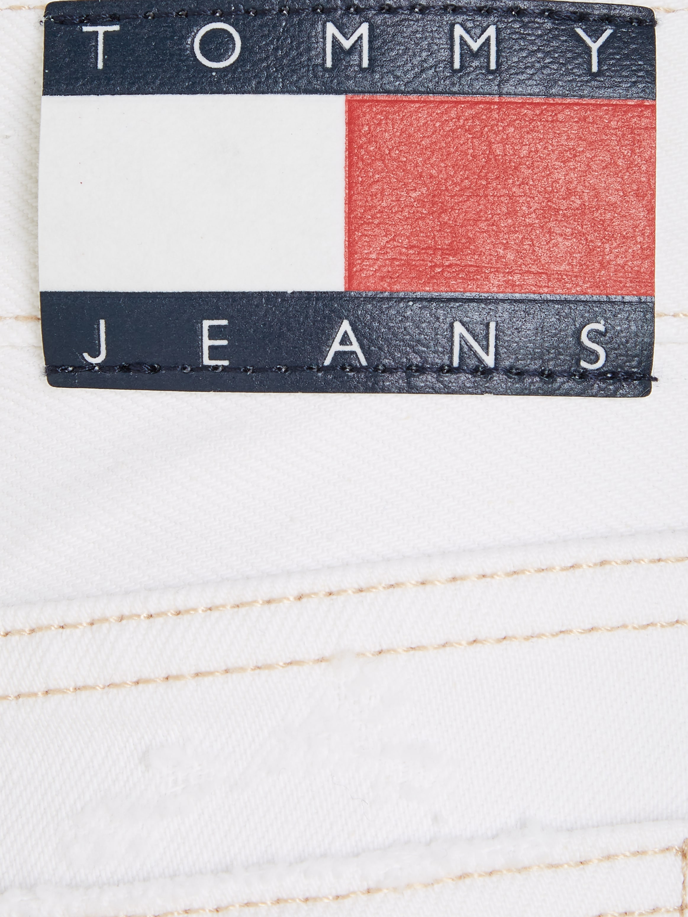 Tommy Jeans Shorts »HOT PANT BH0199«, mit Destroyed Effekten & ausgefranstem Saum