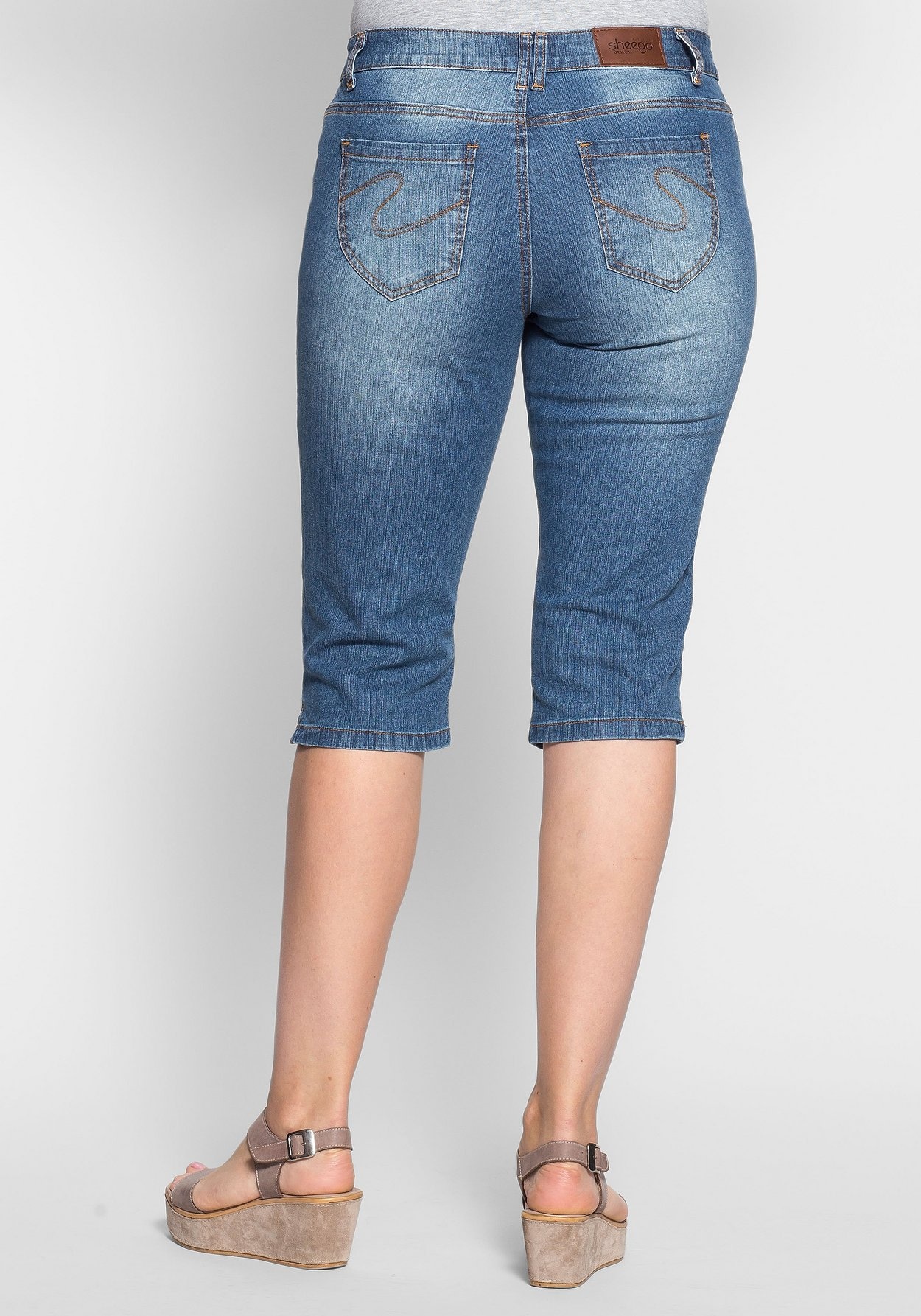 Sheego Jeansbermudas »Caprijeans mit kleinen Seitenschlitzen«