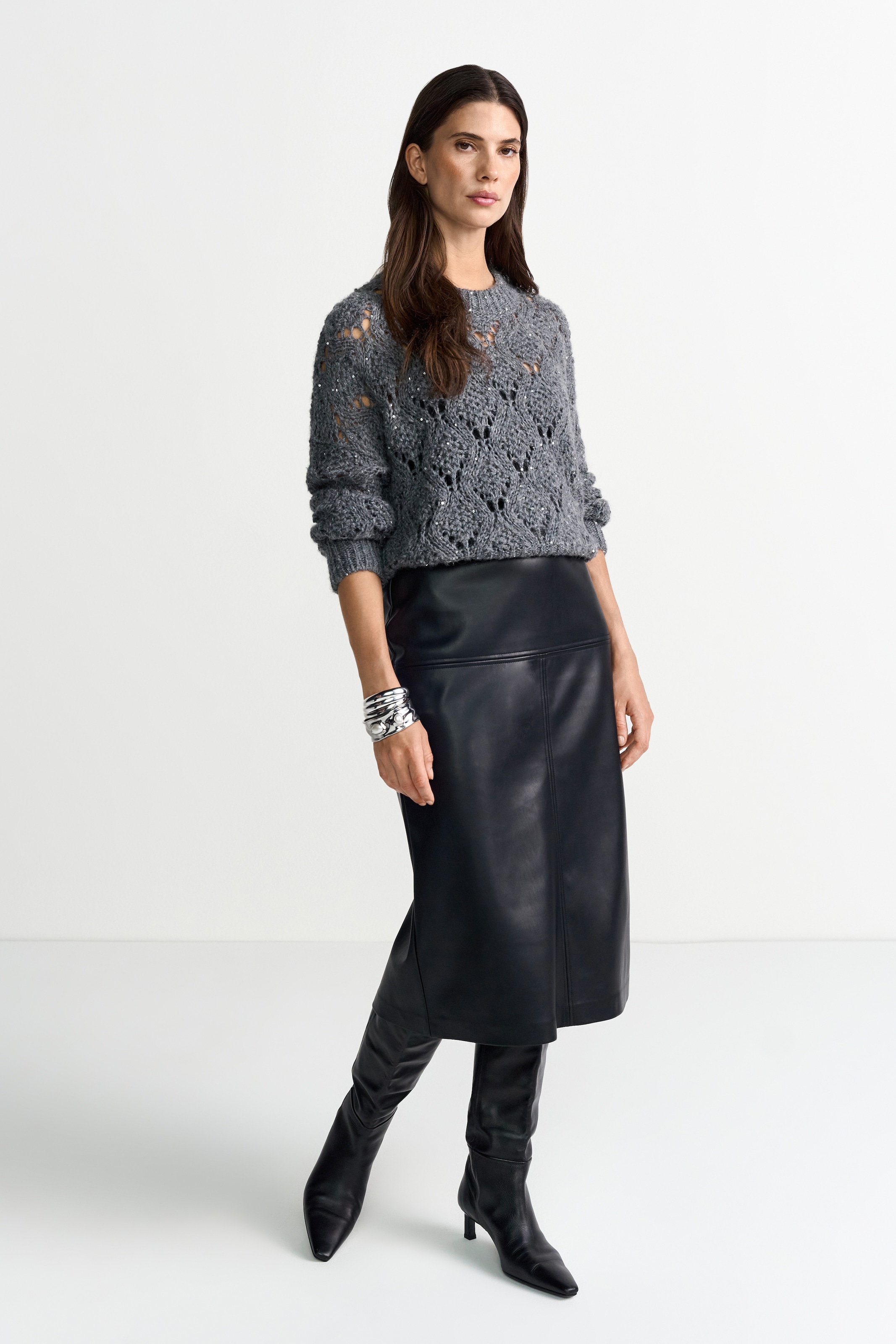 RICHROYAL Strickpullover mit schimmernden Pailletten, feines Lochmuster, gerade Form