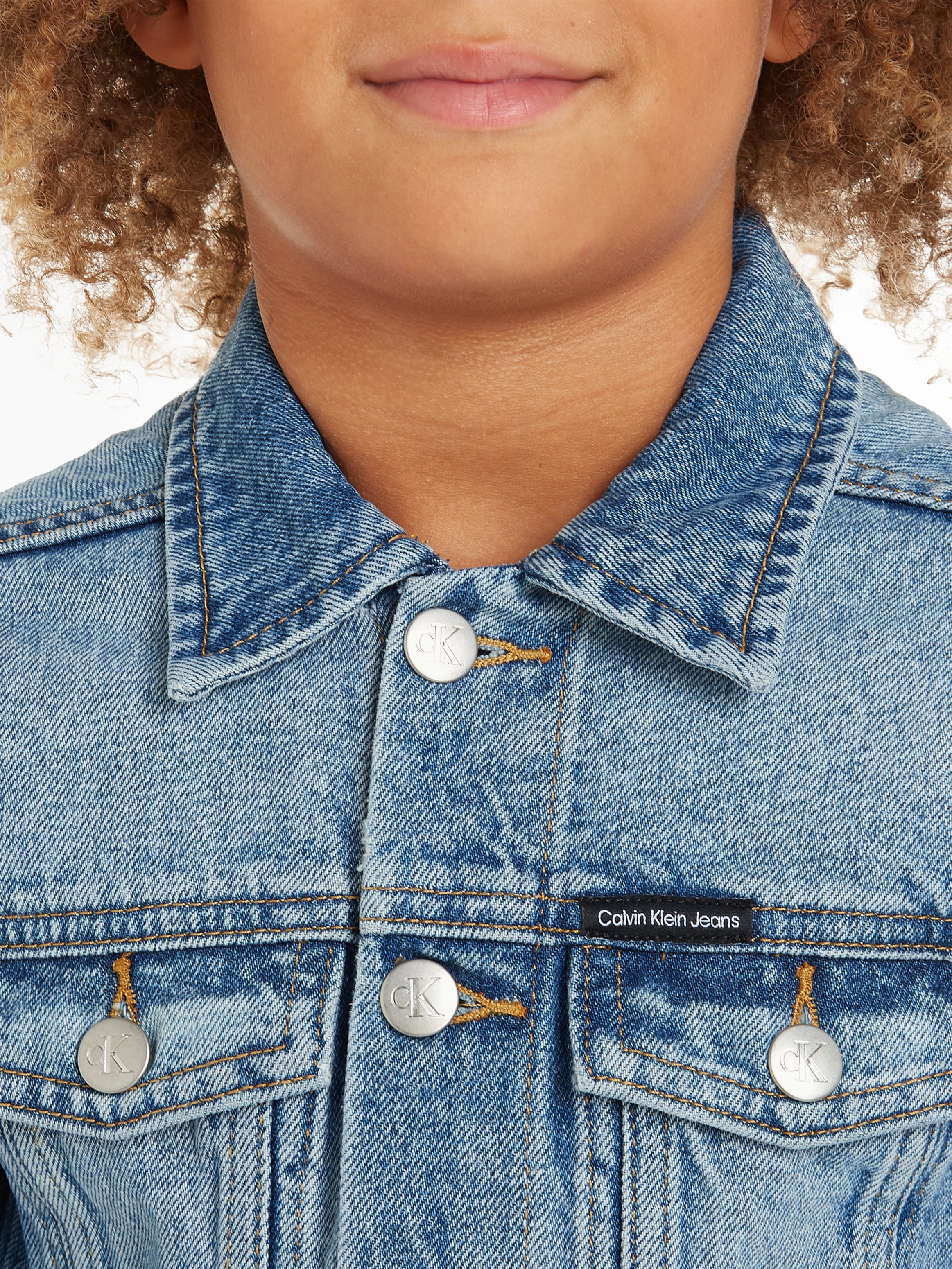 Calvin Klein Jeans Jeansjacke »ICONIC MID BLUE DENIM TRUCKER«, Kinder bis 16 Jahre