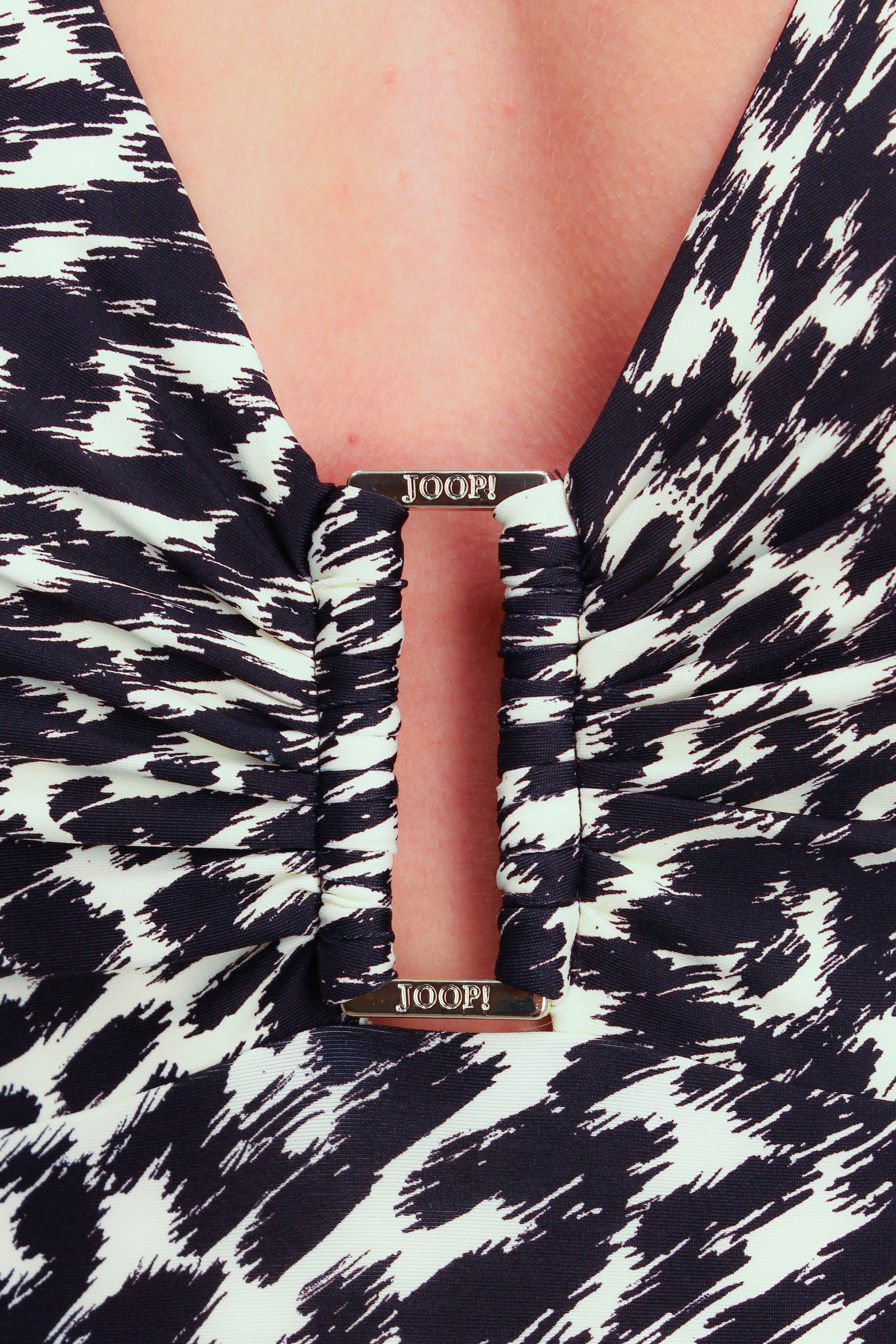JOOP! Badeanzug »Animal«, Breite Bänder zum Schnüren, Animal-Print
