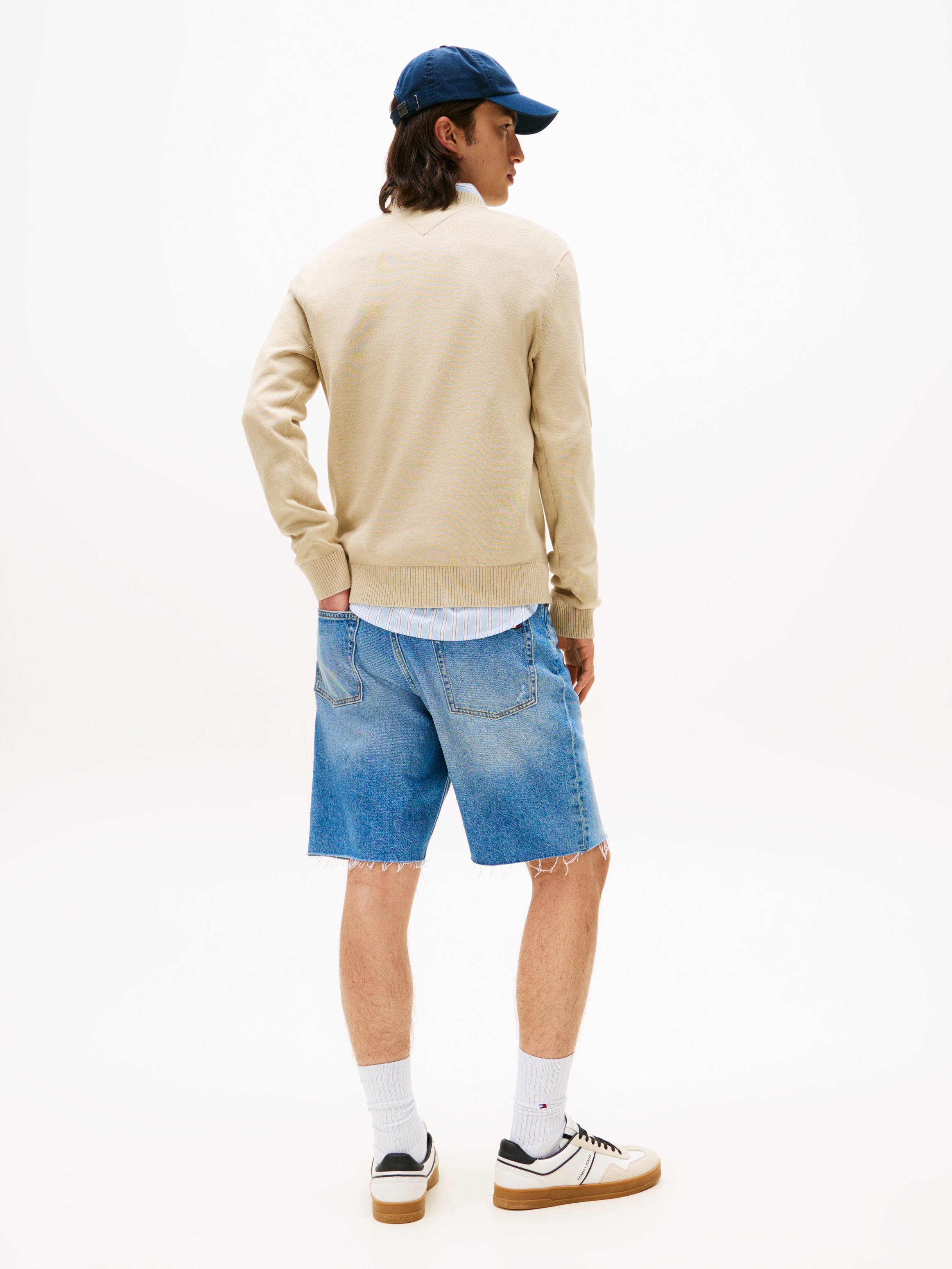 Tommy Jeans Rundhalspullover »TJM SLIM ESSENTIAL LIGHT SWEATER«, mit Flag-Patch