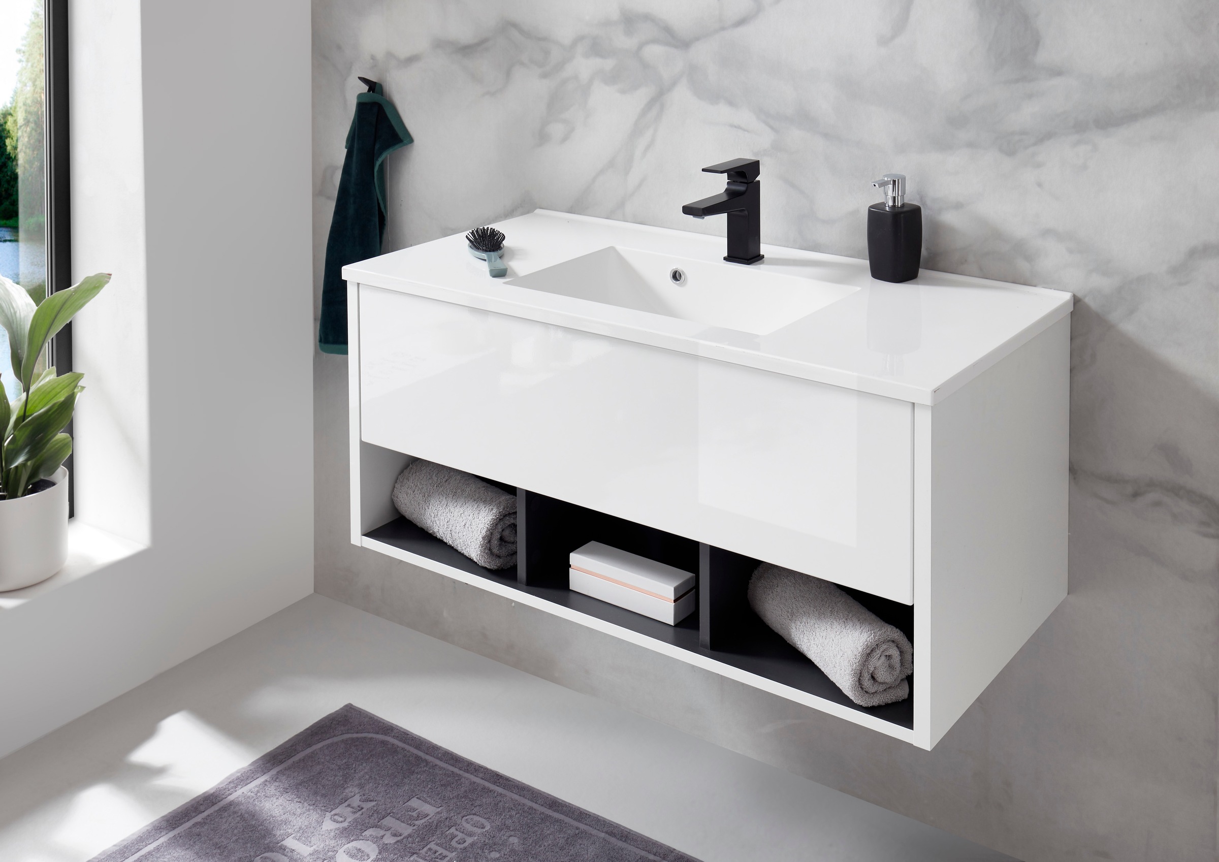 PLACES OF STYLE Badmöbel-Set »Studio Line, Bad im modernen Design, 2-teiliges Badezimmer« in 2 Farben und 2 Spiegelformen lieferbar, 2 Stk. tlg.