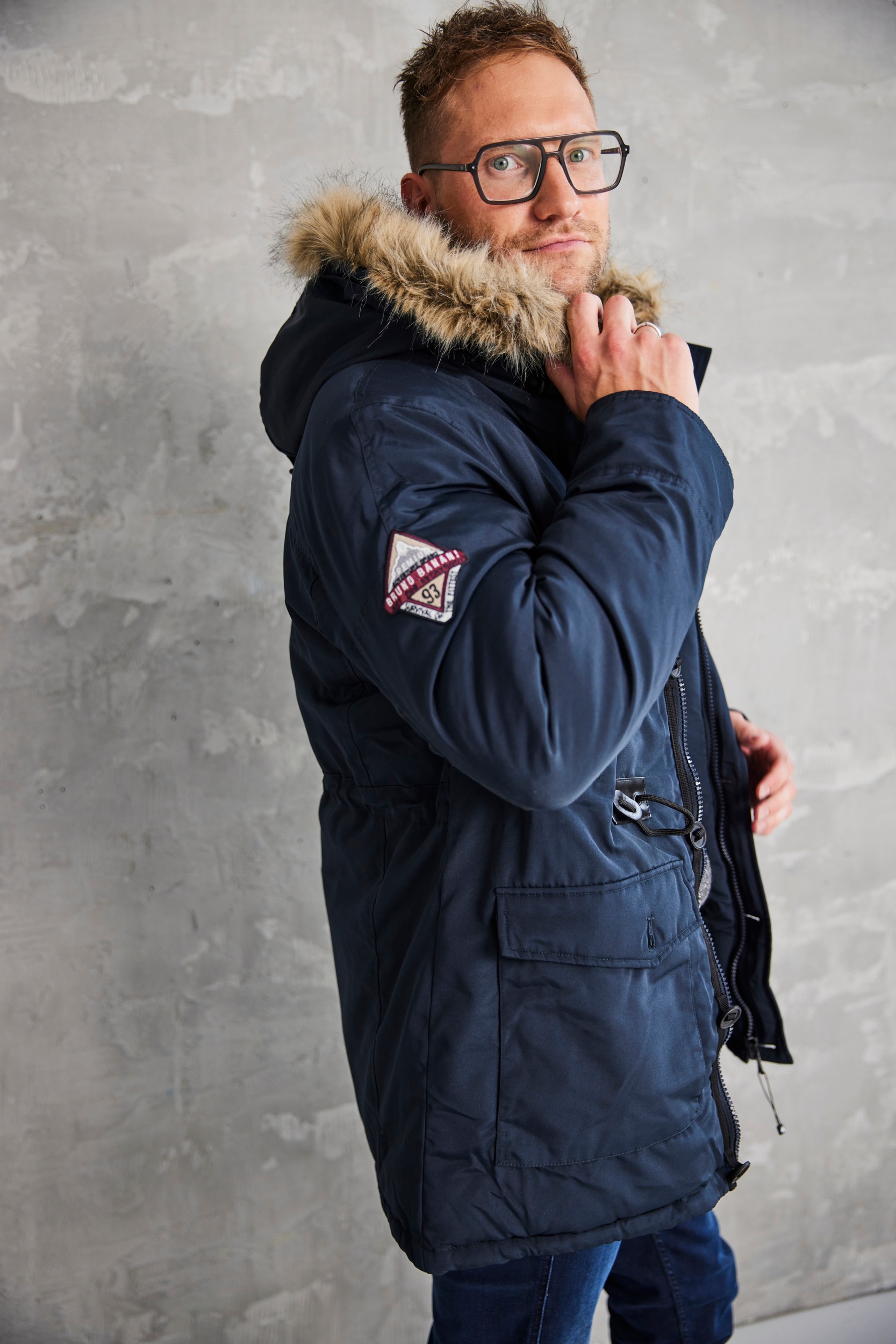 Bruno Banani Parka, mit Kapuze, strapazierfähiges Material, abnehmbare Kapuze mit Fellimitat