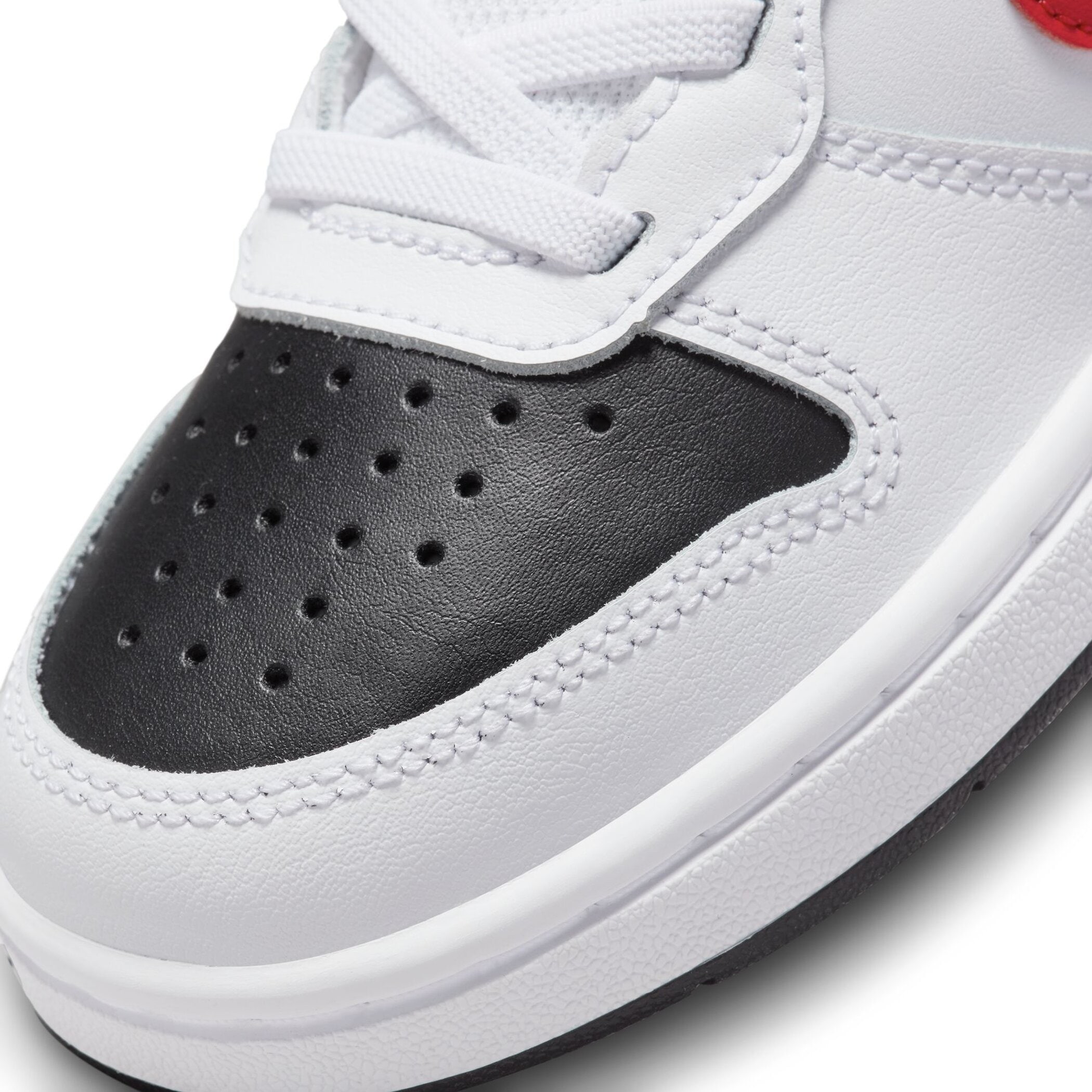 Nike Sportswear Sneaker »COURT BOROUGH MID 2 (PS)«, Design auf den Spuren des Air Force 1