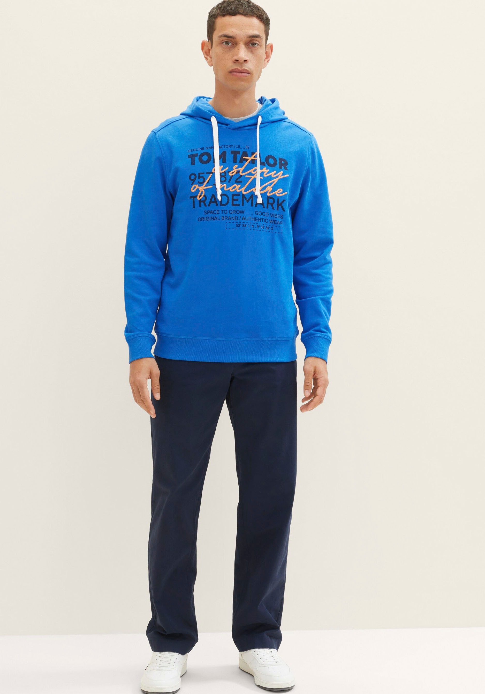 TOM TAILOR Kapuzensweatshirt, mit lässigem Frontprint + Stickerei