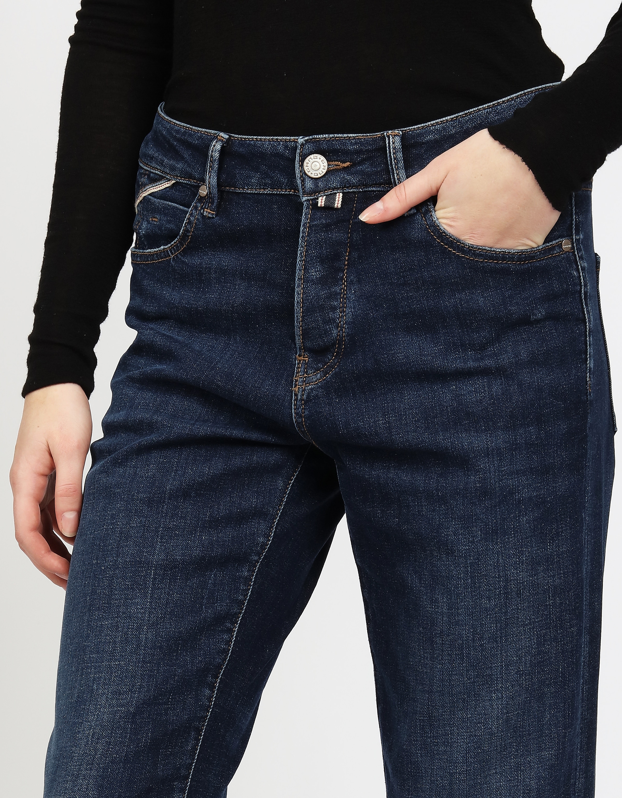 GANG Straight-Jeans »94THELMA« mit Detail oberhalb der Münztasche