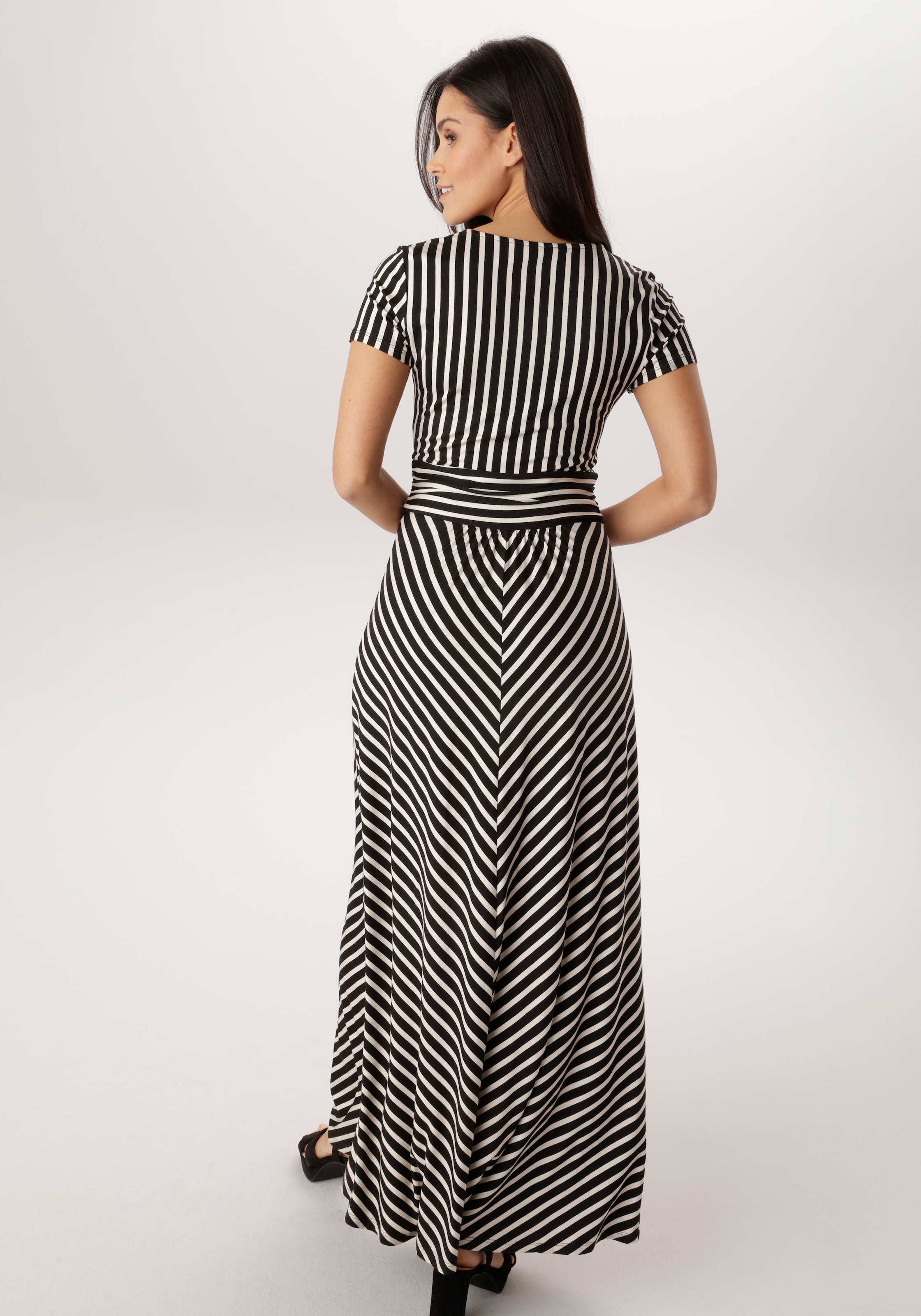 Aniston SELECTED Sommerkleid mit modernen, grafischen Streifenverlauf - NEUE KOLLEKTION