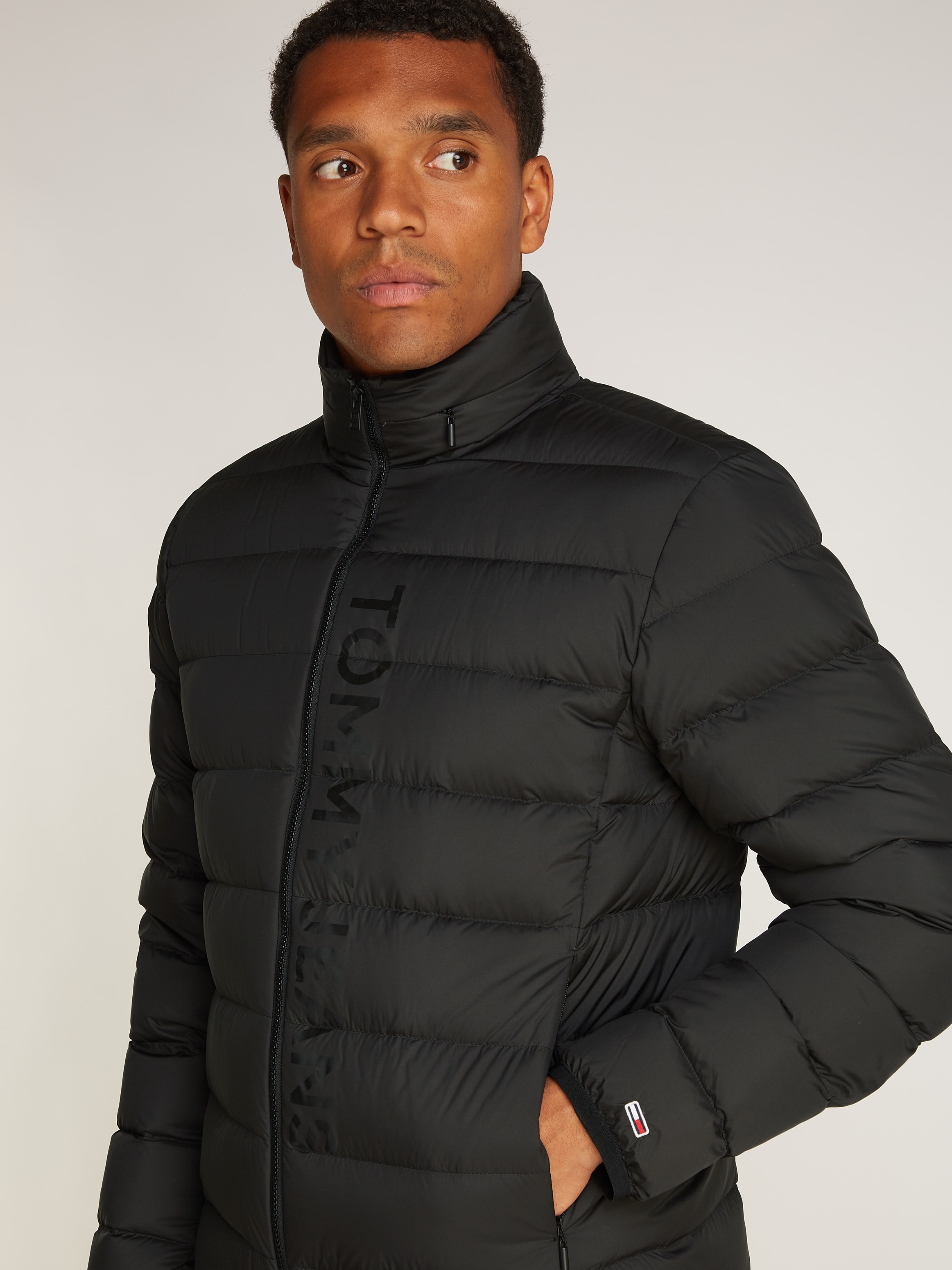 Tommy Jeans Steppjacke »TJM LT DOWN PRINTED JACKET«, mit Daunenwattierung