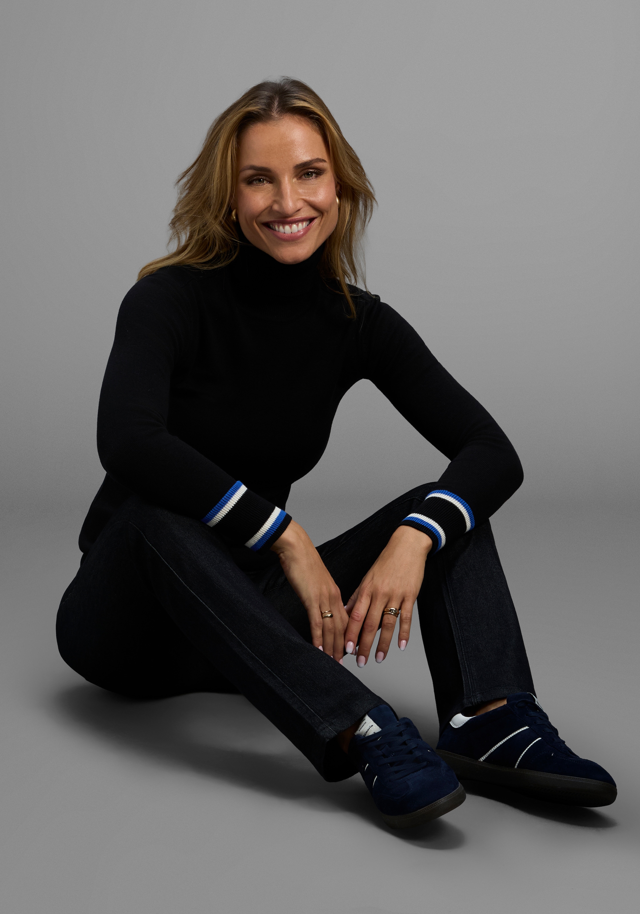 Arizona Bootcut-Jeans »Shaping« bootcut,  Kontrastnähte,  Used-Look-Waschung,  niedrige Leibhöhe