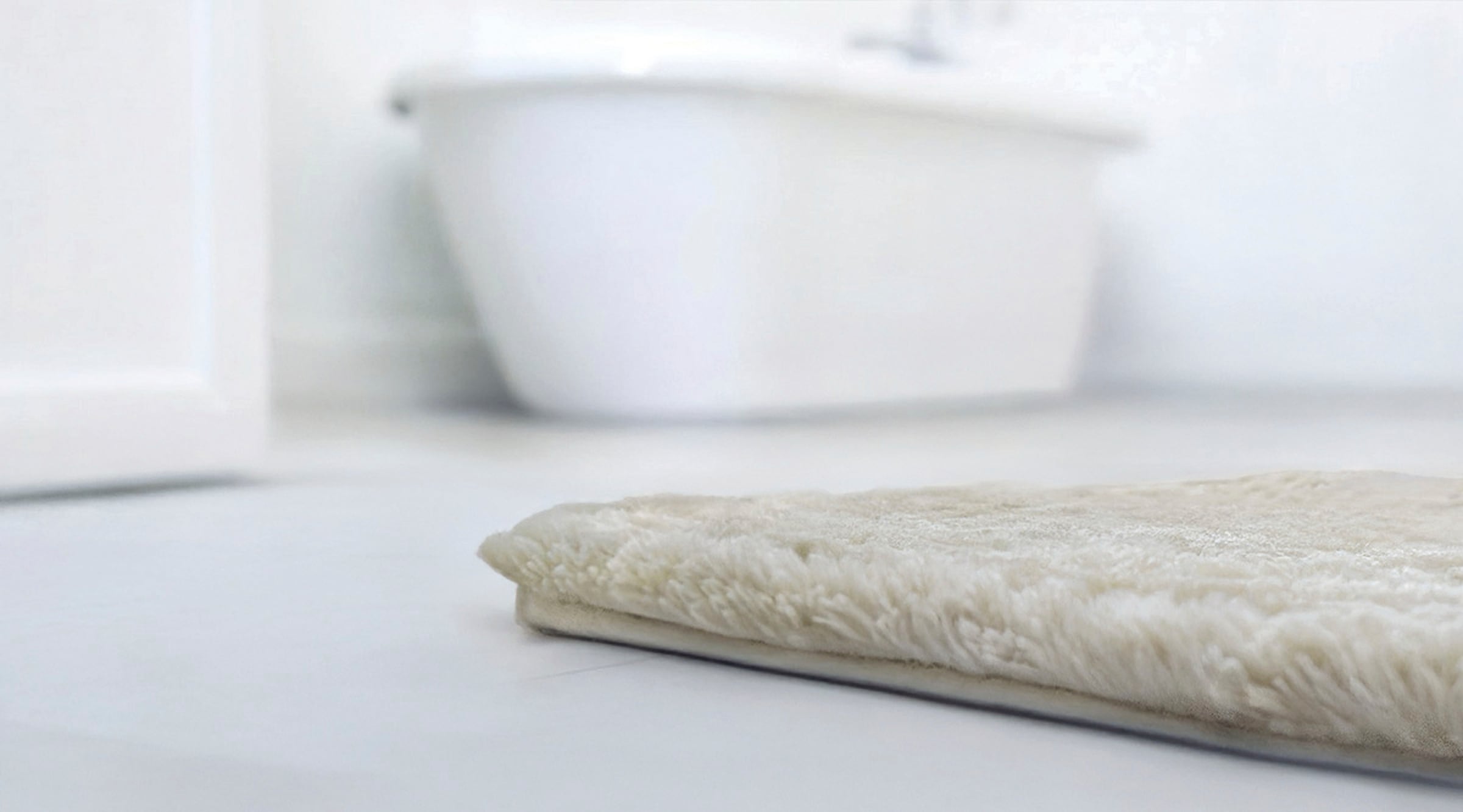Bruno Banani Badematte »Danny«, rutschhemmend beschichtet, schnell trocknend, Made in Europe, einfarbiger Badteppich