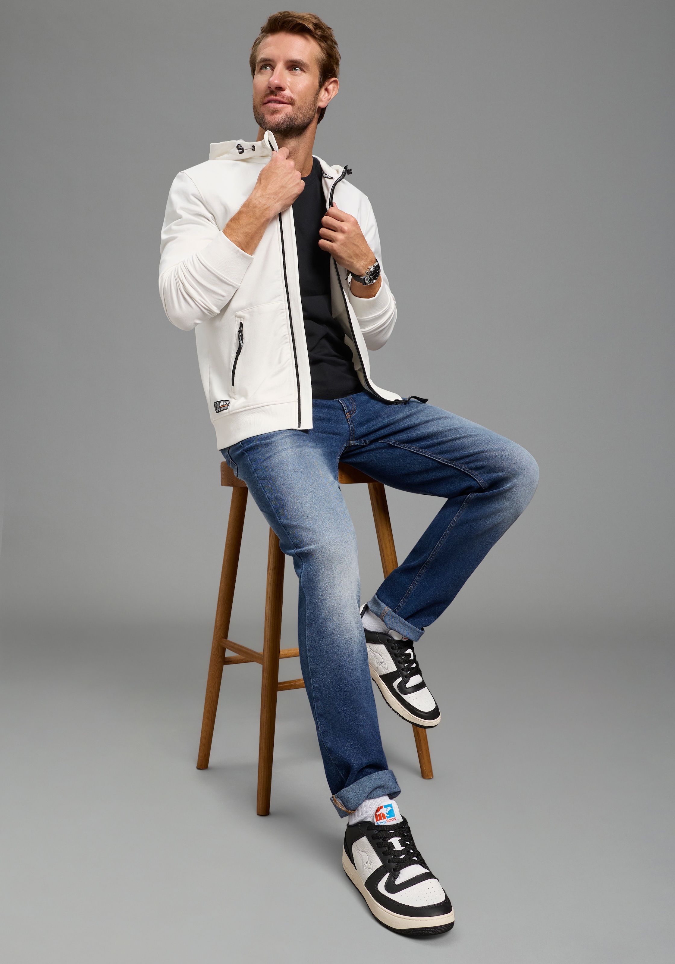 KangaROOS Kapuzensweatjacke mit Kapuze, mit regulierbarem Elastikband an der Kapuze