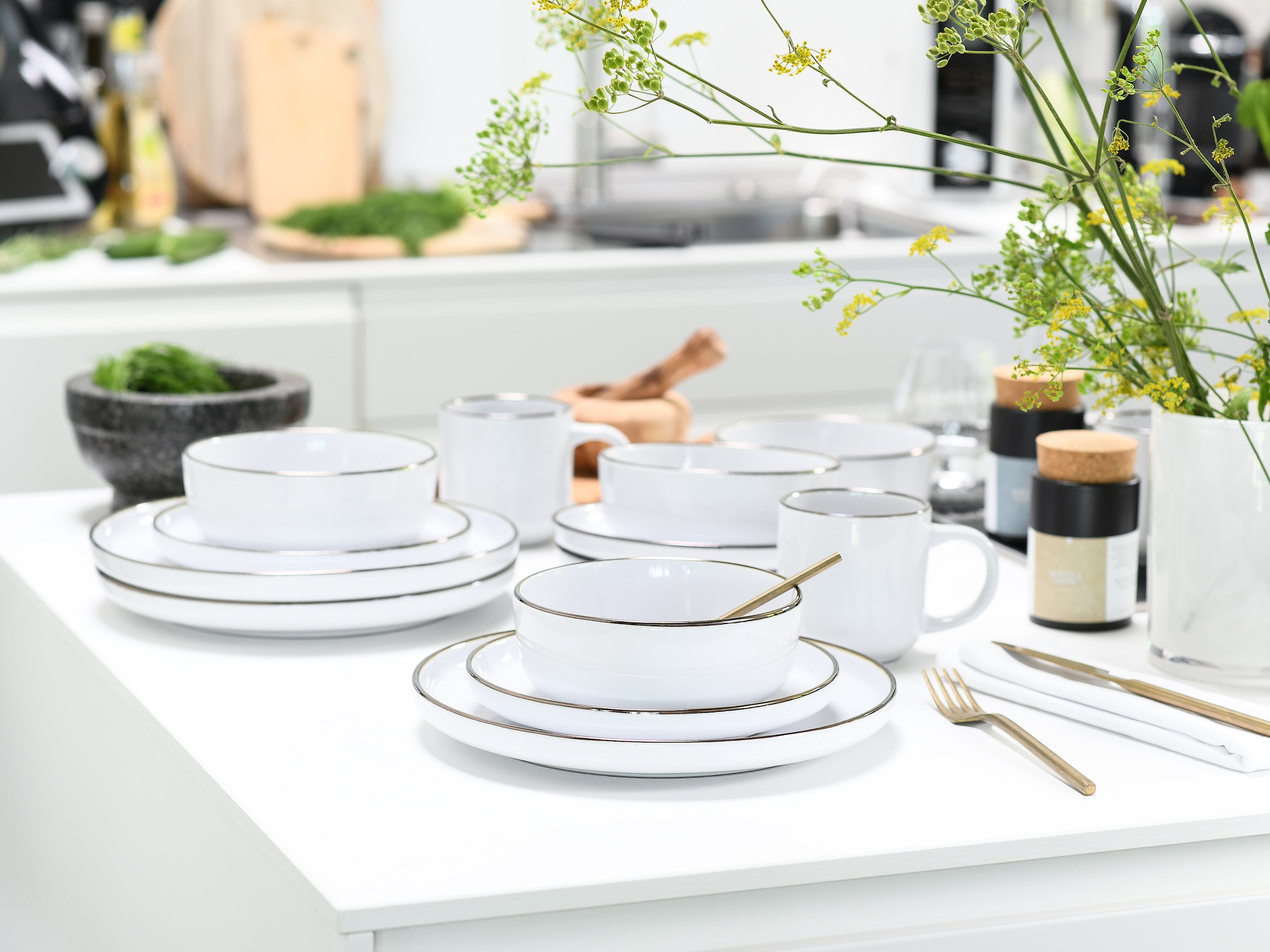 CreaTable Kombiservice »Nordic Festive, Service 16-tlg.« Minimalistisches Design, Dezente goldene Akzente