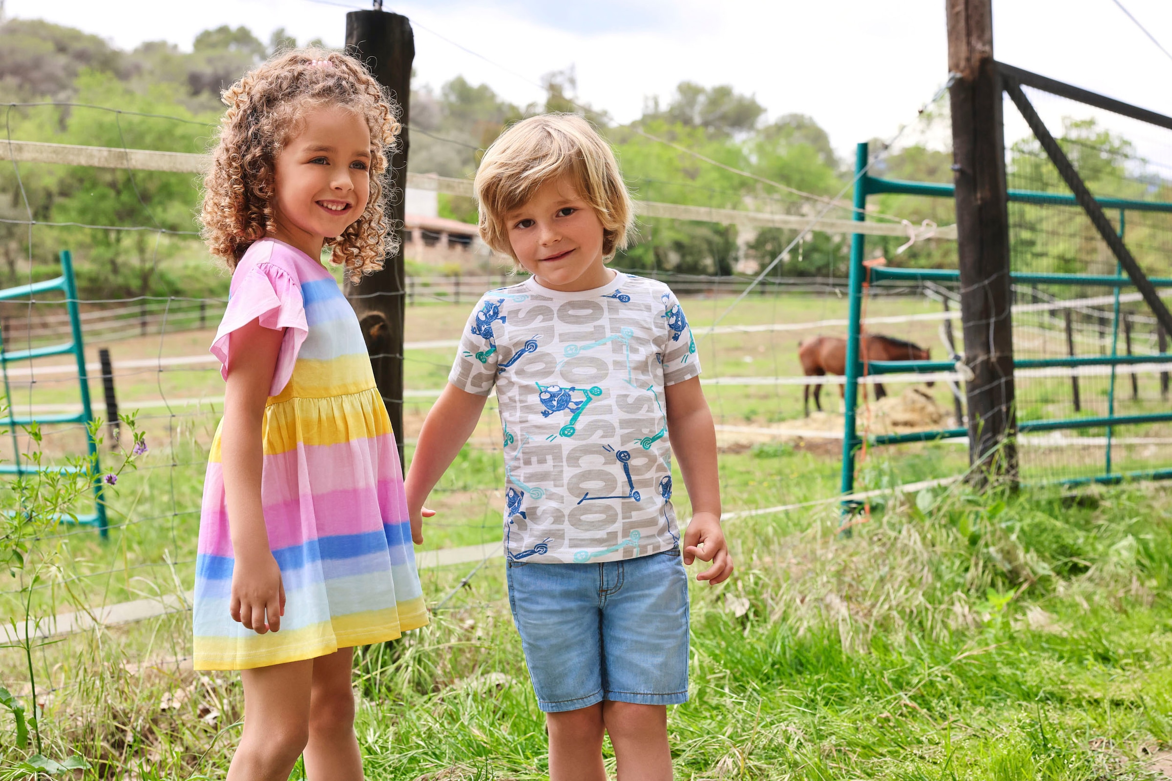 Blue Seven Sweatkleid 1 tlg. tlg. mit süßem Volants an den leicht überschnittenen Schultern