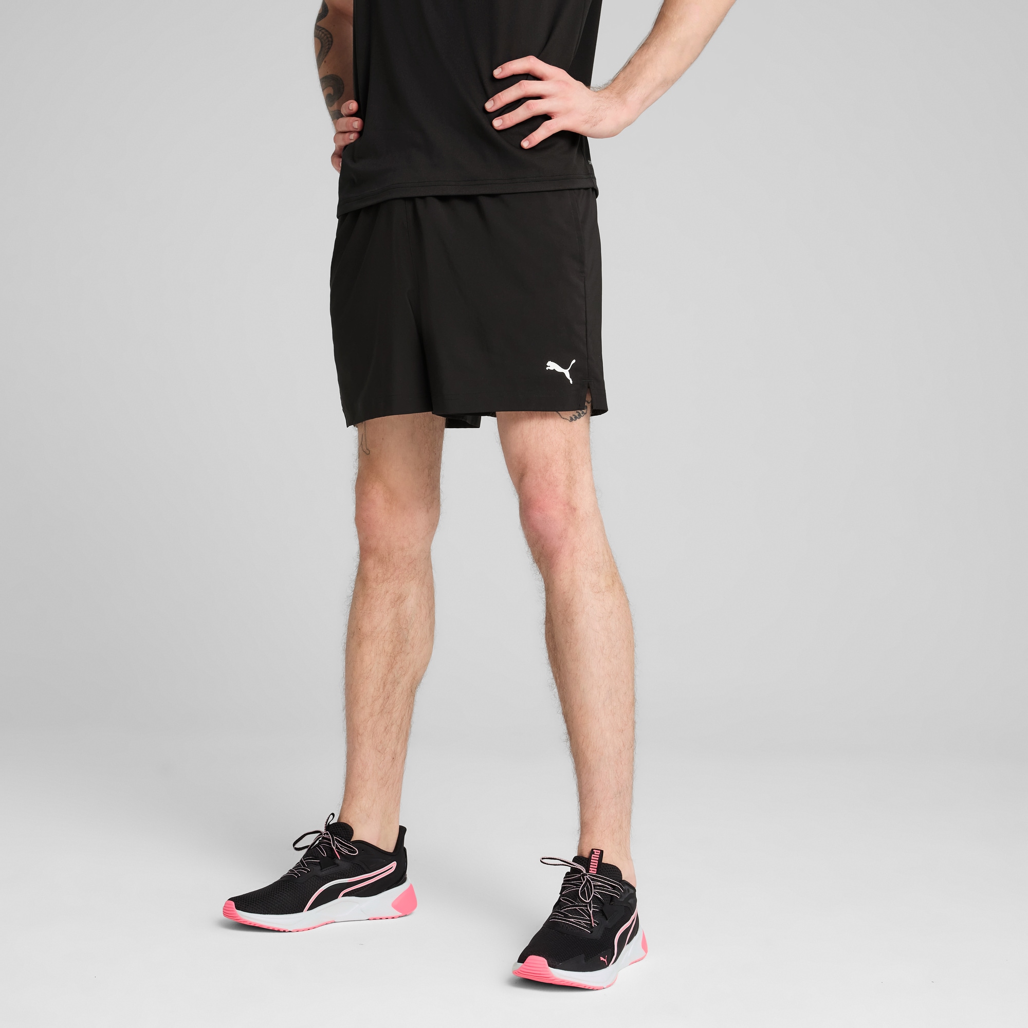 PUMA Trainingsshorts »M TAD ESSENTIALS 5" WOVEN SHORT«, Herren Basic Trainingsshorts, schweißableitend