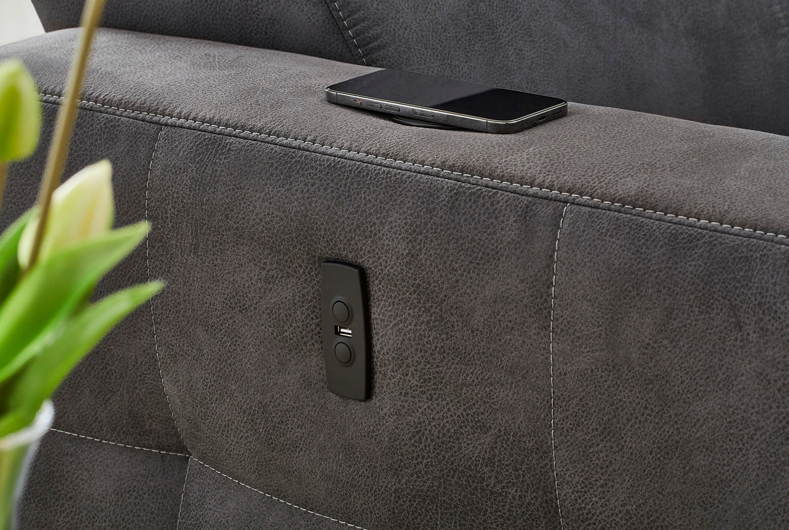 Jockenhöfer Gruppe Ecksofa »Doppio L-Form, B: 247 cm, mit elektr. Relaxfunktion und« Kopfteilverstellung, USB-Anschluss, induktive Ladestation & Zierkissen