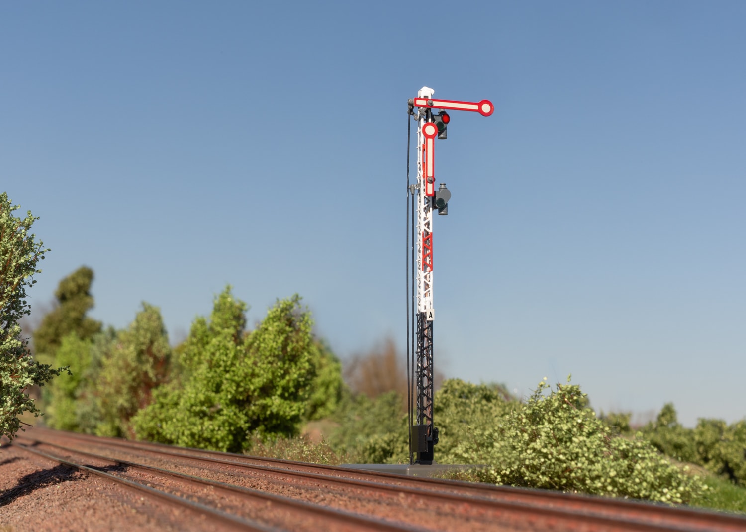 Märklin Modelleisenbahn-Signal »Hauptsignal mit Gittermast (Hp 0 / Hp 1 / Hp 2) - 70416«