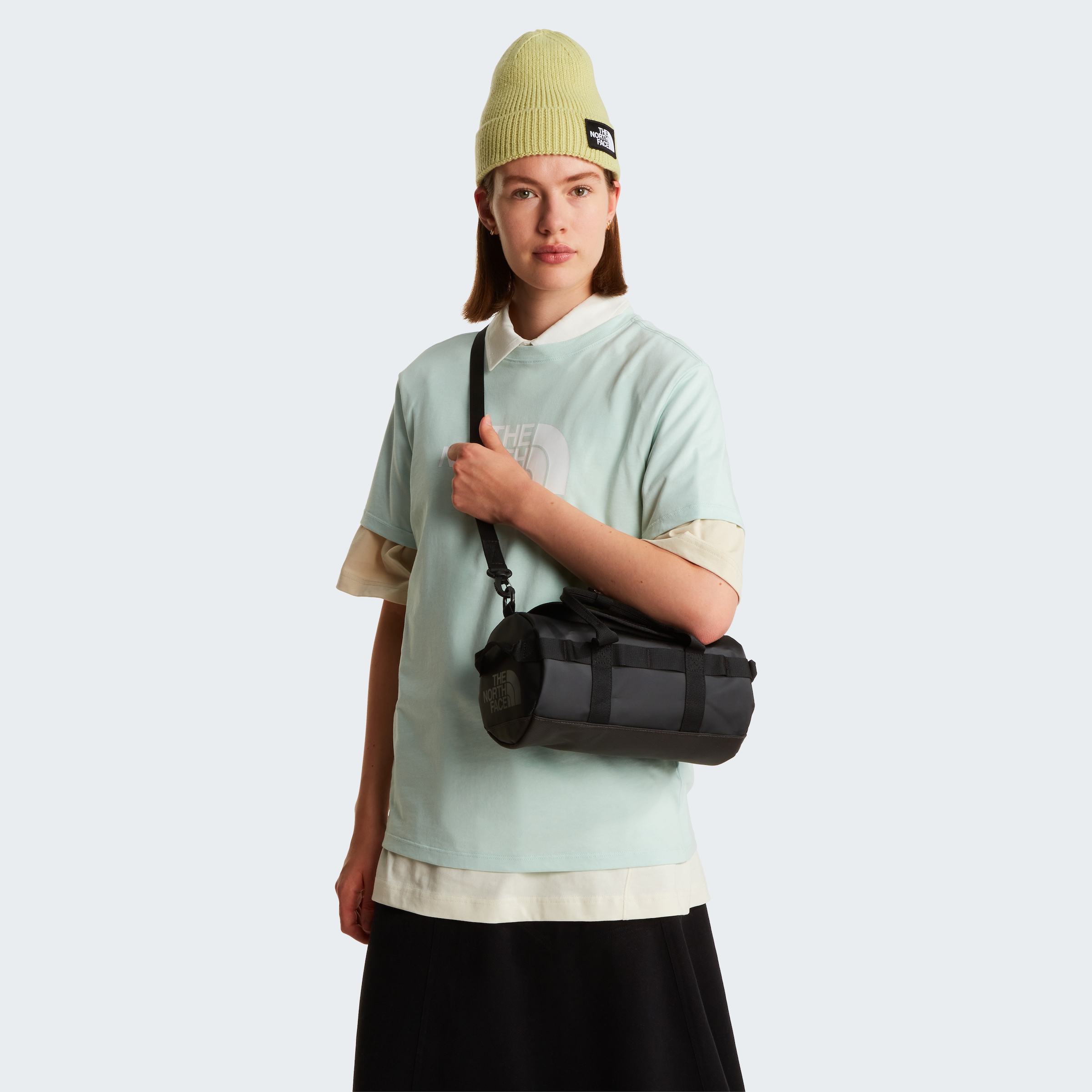 The North Face Sporttasche »BASE CAMP DUFFEL SHOULDER BAG« aus Polyethylen, leichtes Gewicht, praktische Größe
