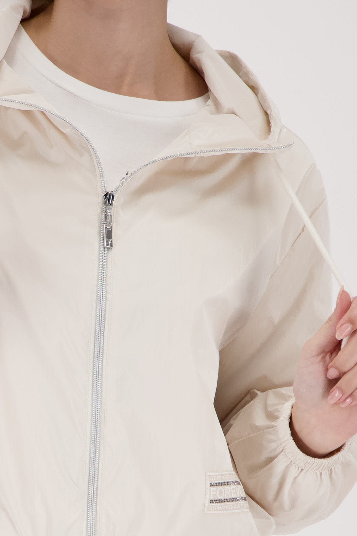 Monari Kurzjacke »Basic Glanznylon« mit Kapuze Regular fit mit Reißverschlusstaschen