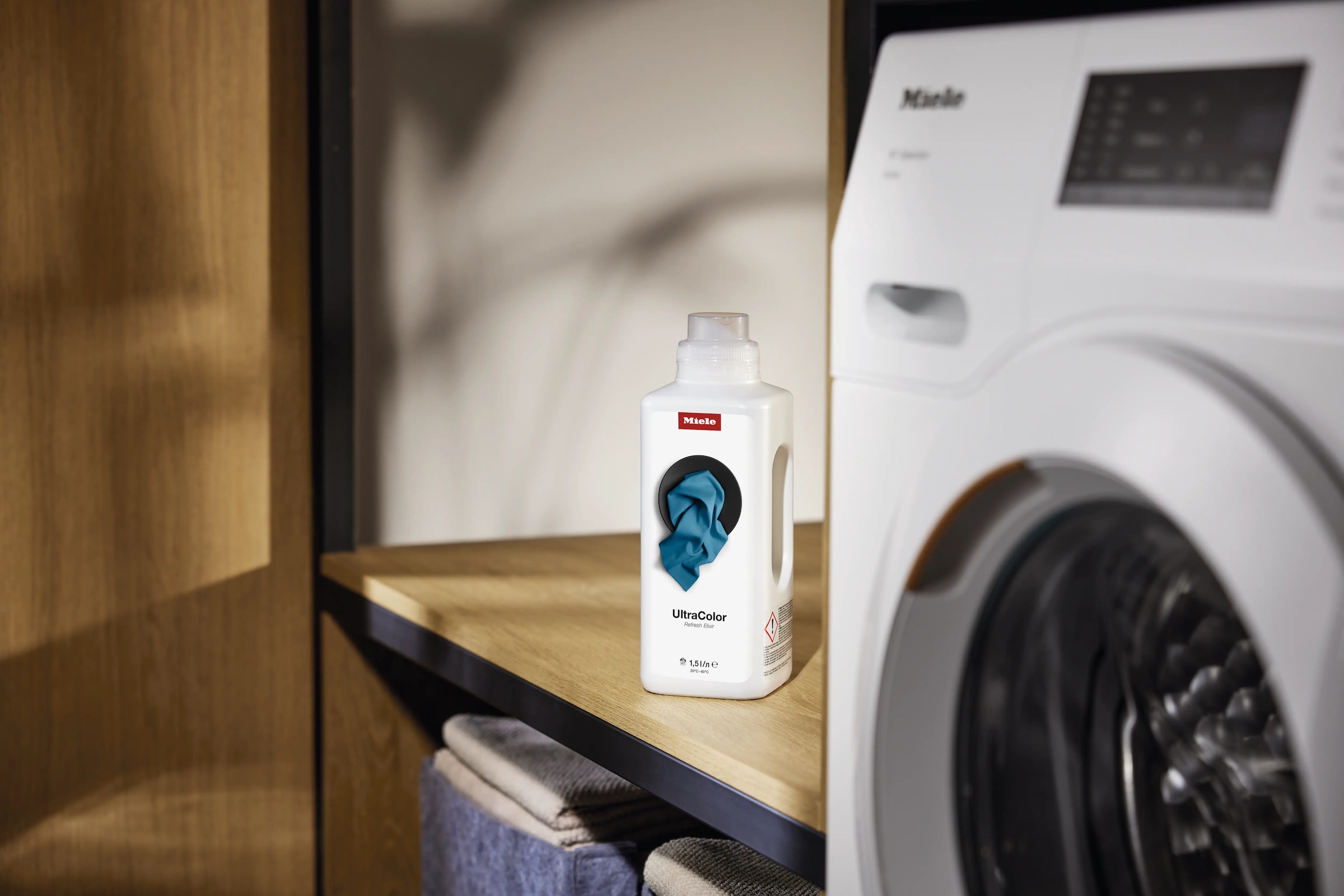 Miele Colorwaschmittel »Aktionsset 4x UltraColor Refresh Elixir 1,5l«, (Spar-Set, 4 St.)