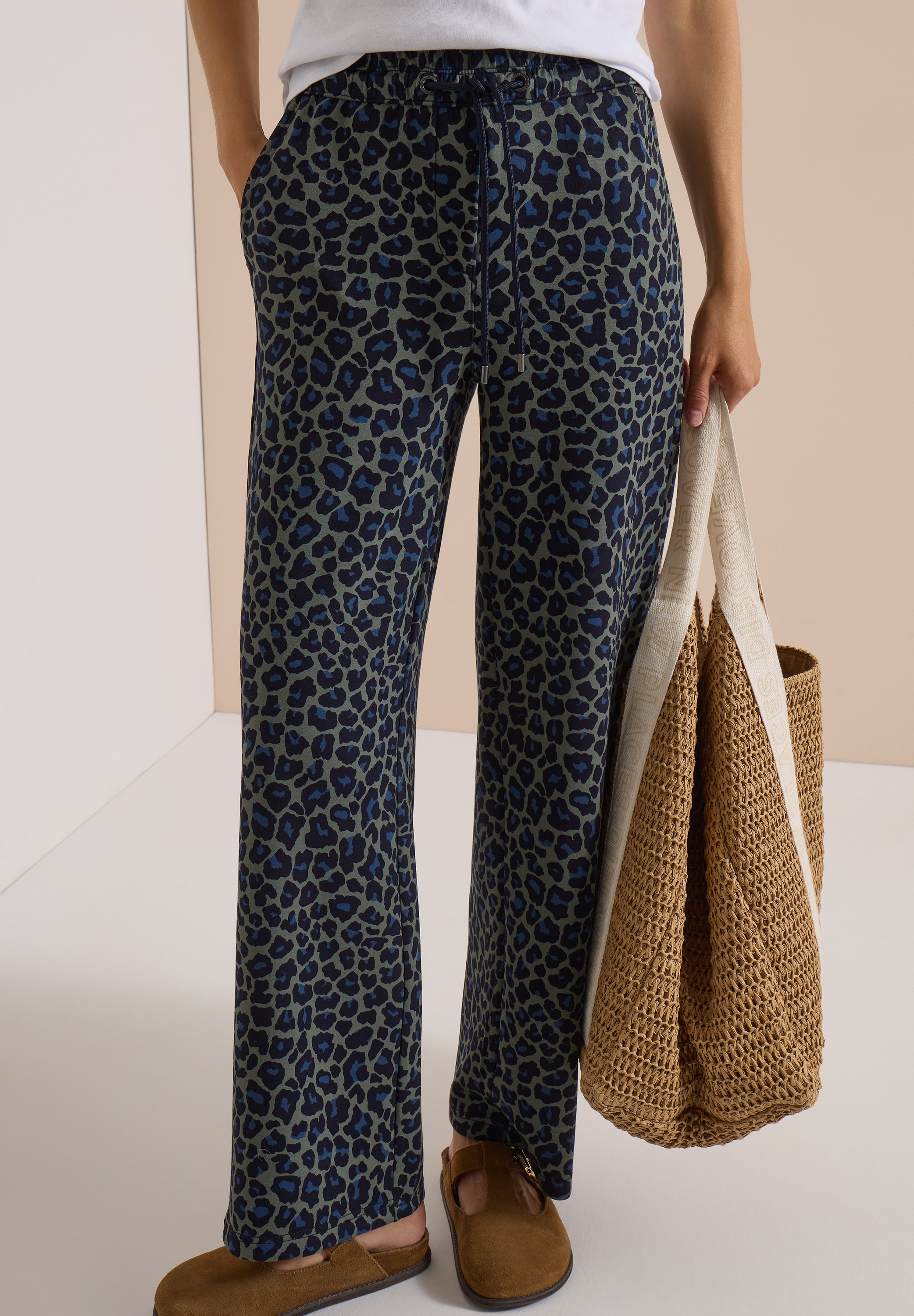 Cecil Stoffhose »Style Neele«  Viskosemix in Silk-Touch-Qualität, Elastikbund, Animal Print